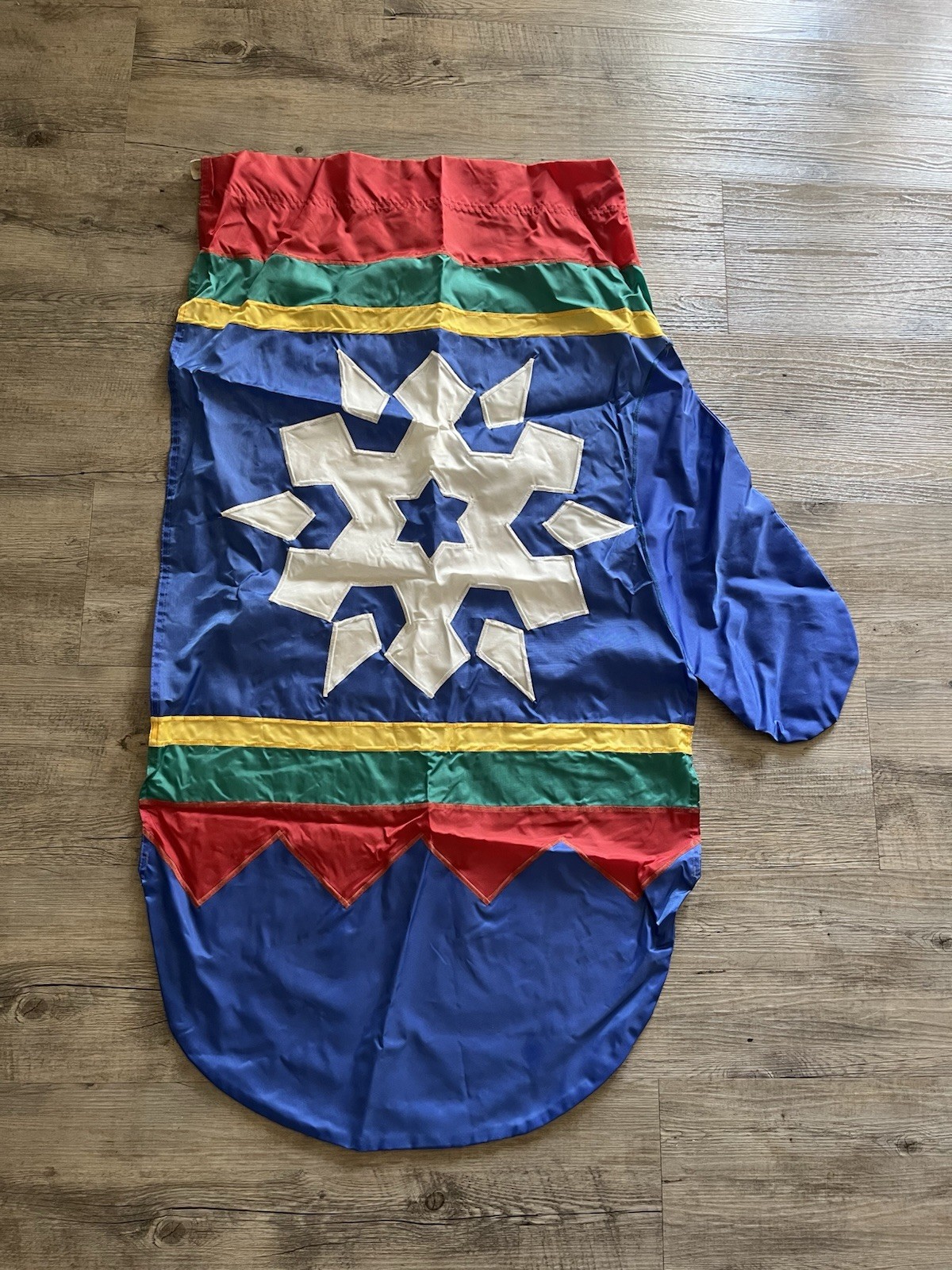 Vtg 1990s Windsport Mitten Garden House Flag Snowflake Red Blue Green Yellow