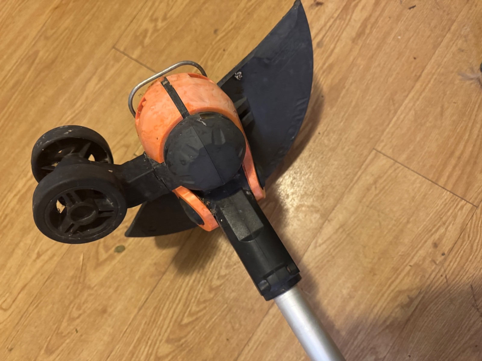 WORX Weed Eater WG163 20V PowerShare 12″ Cordless Trimmer & Edger. Tool only.