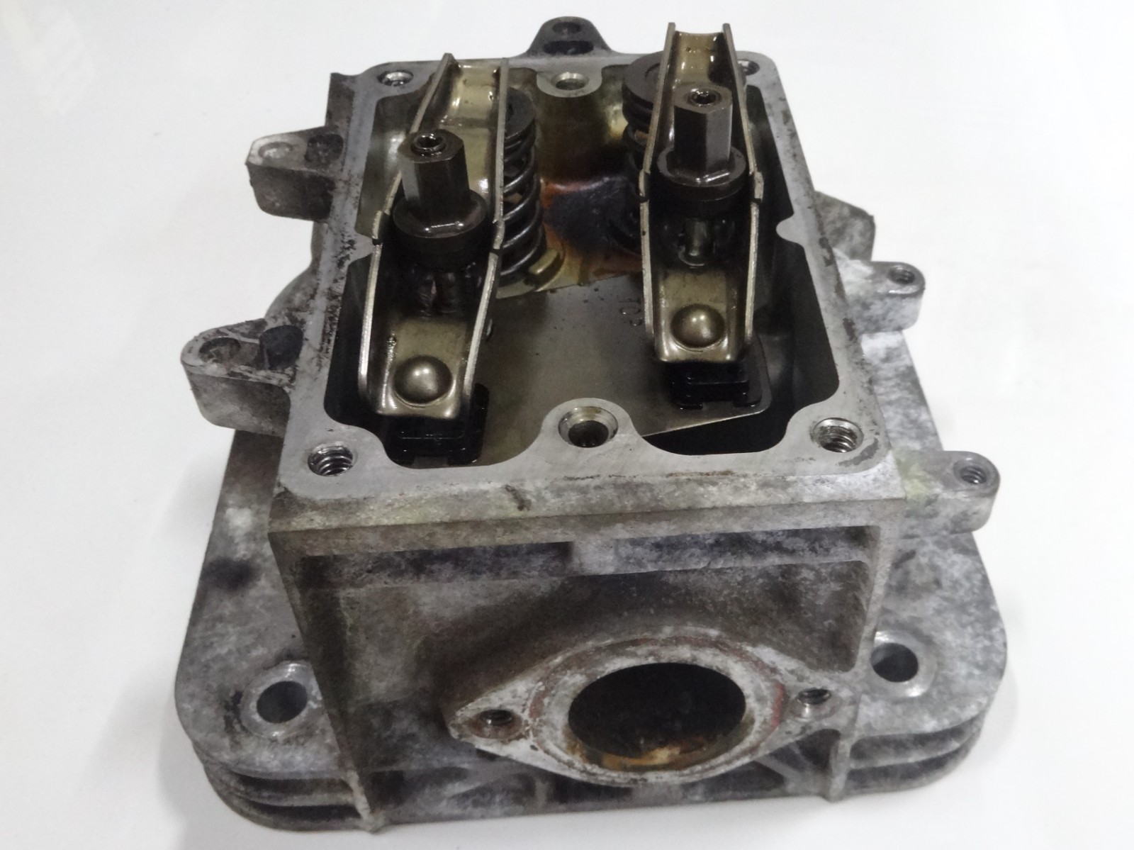 John Deere Sabre Model 1542 G Briggs & Stratton 18.0 HP Cylinder Head AUC24536
