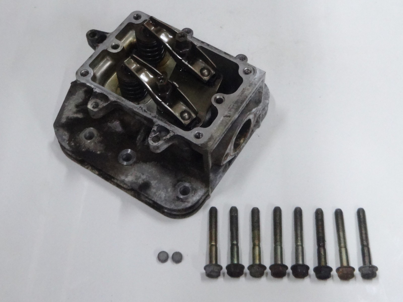 John Deere Sabre Model 1542 G Briggs & Stratton 18.0 HP Cylinder Head AUC24536