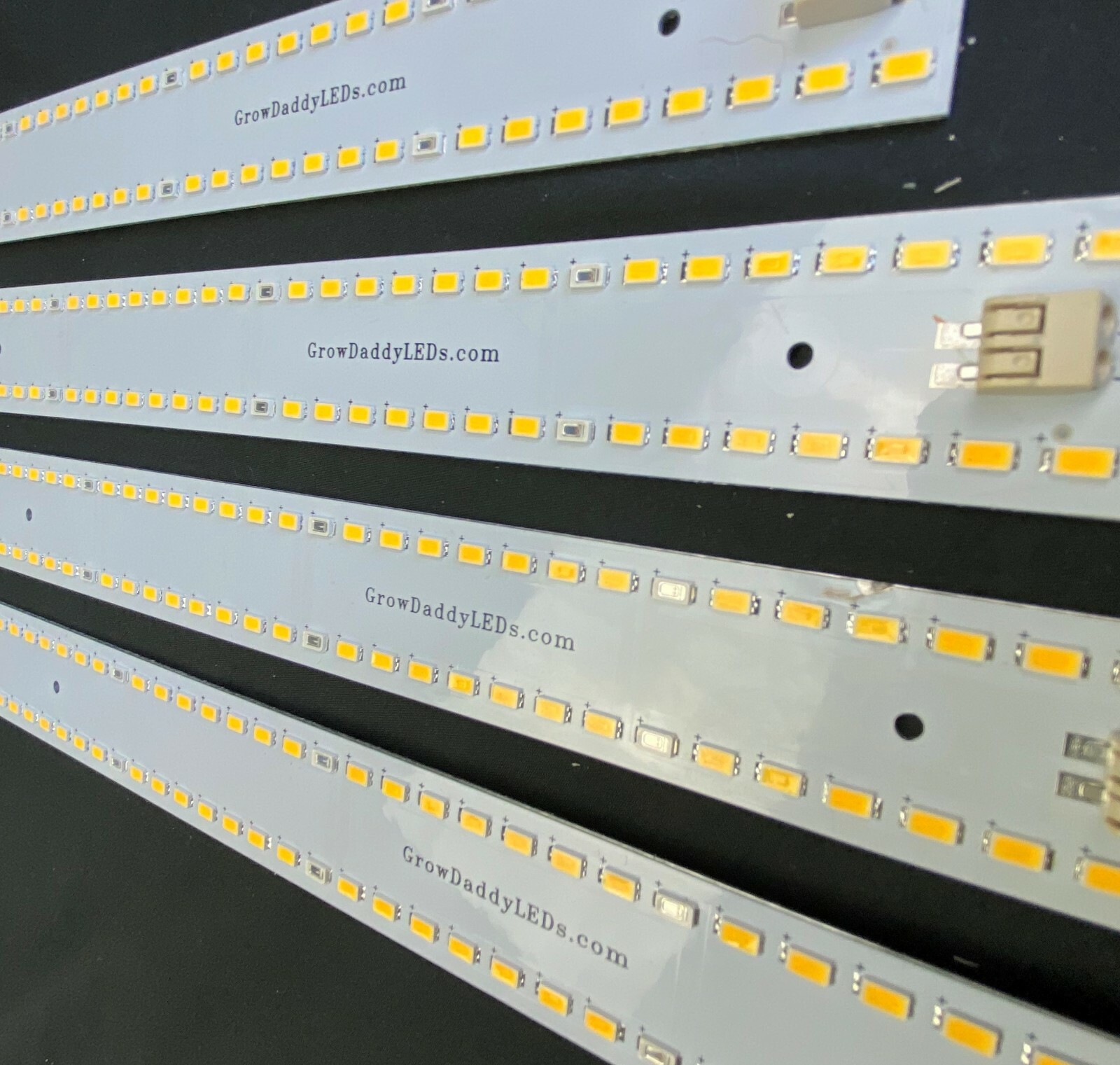 4x SunBoard Strips w/ 384 Samsung lm561c LEDs w/450nm 660nm 730nm(IR) Grow Light
