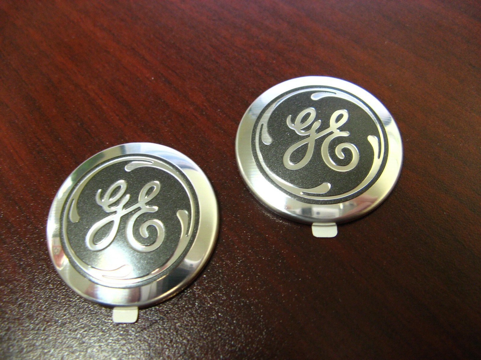 GE Badge Nameplate Decal, WH01X10648, 1.09″DIA x 0.14″ Thick, New, set of 2