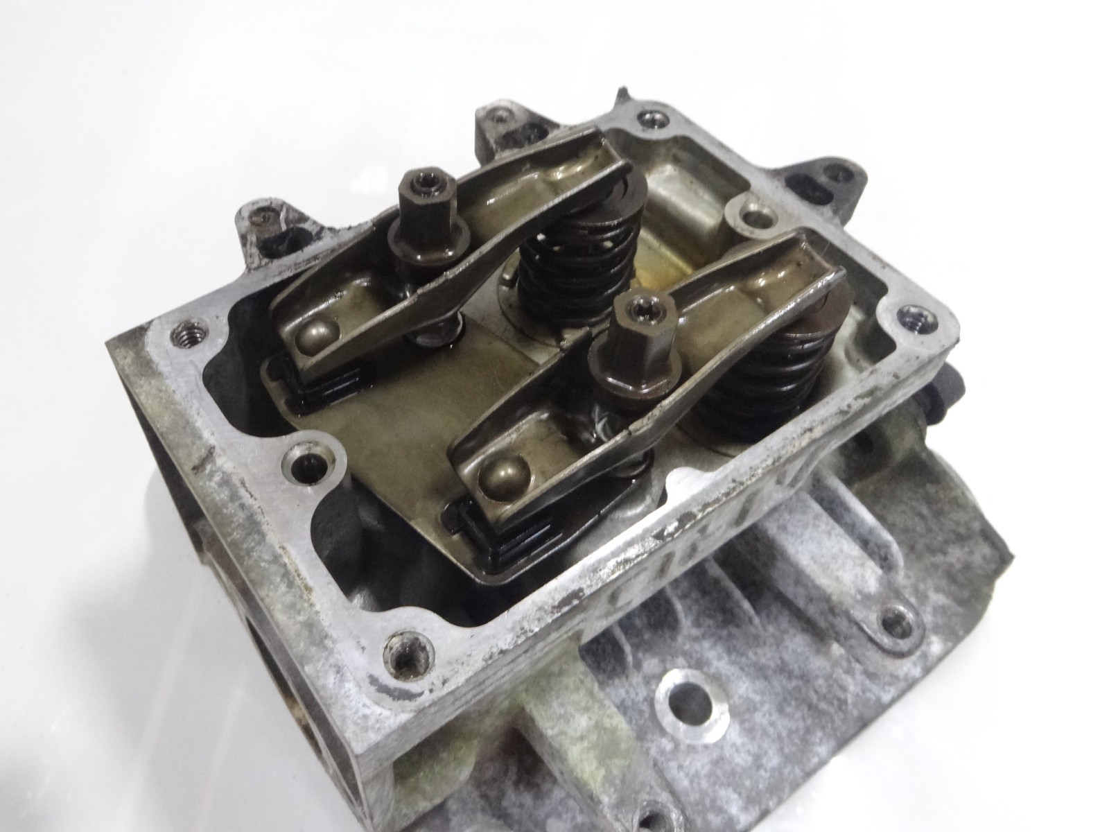 John Deere Sabre Model 1542 G Briggs & Stratton 18.0 HP Cylinder Head AUC24536