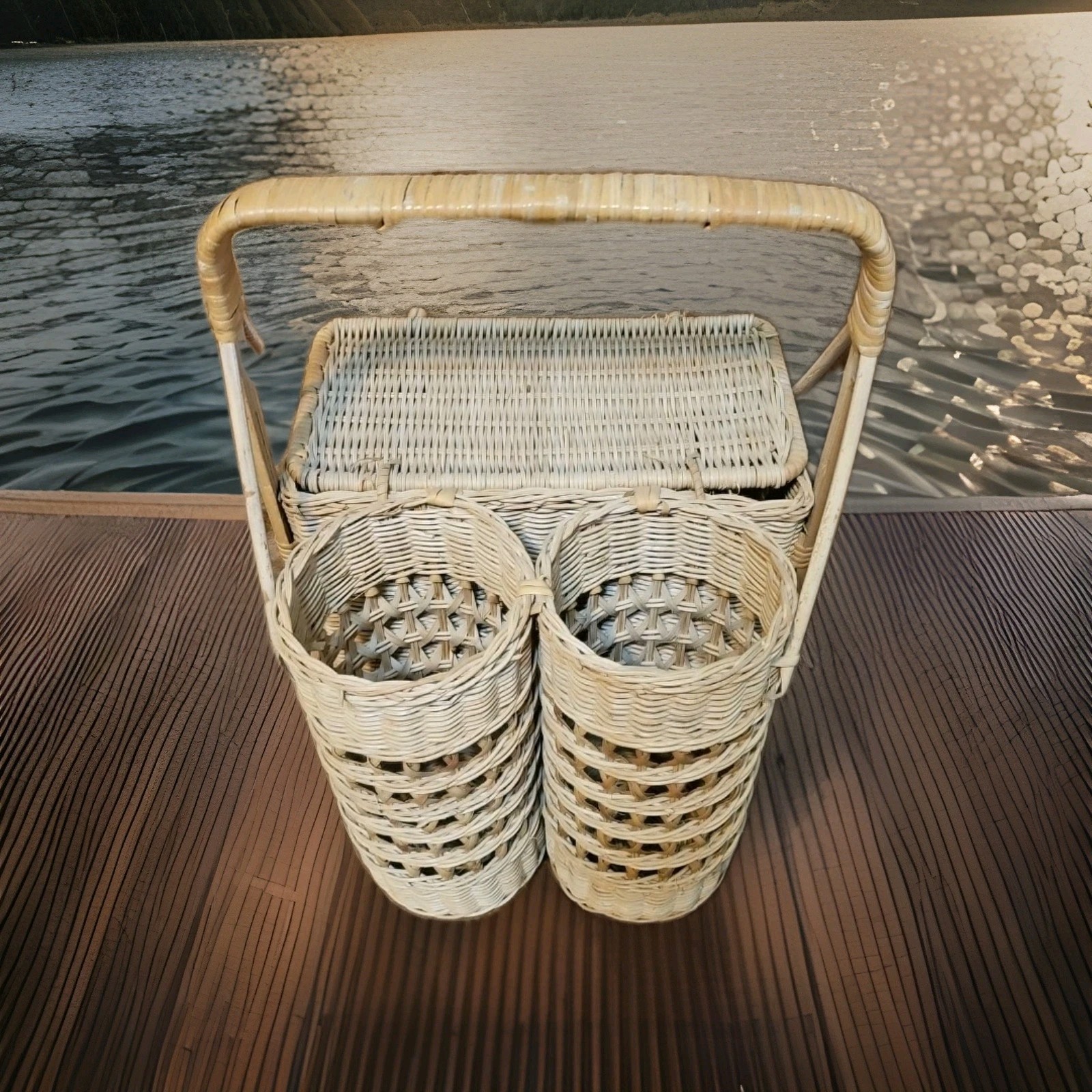 VTG Rattan Wicker Picnic Basket With 2 Wine Bottle Holder Stand Alone Handle