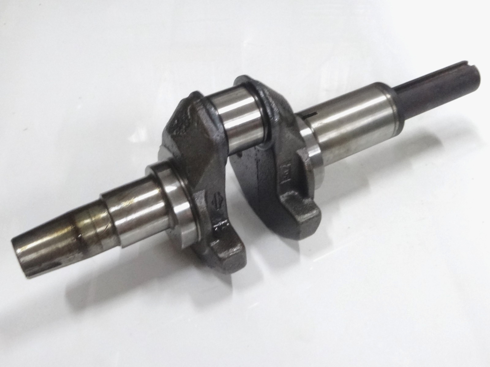 John Deere Sabre Model 1542 G Briggs & Stratton 18.0 HP Crankshaft AM129705