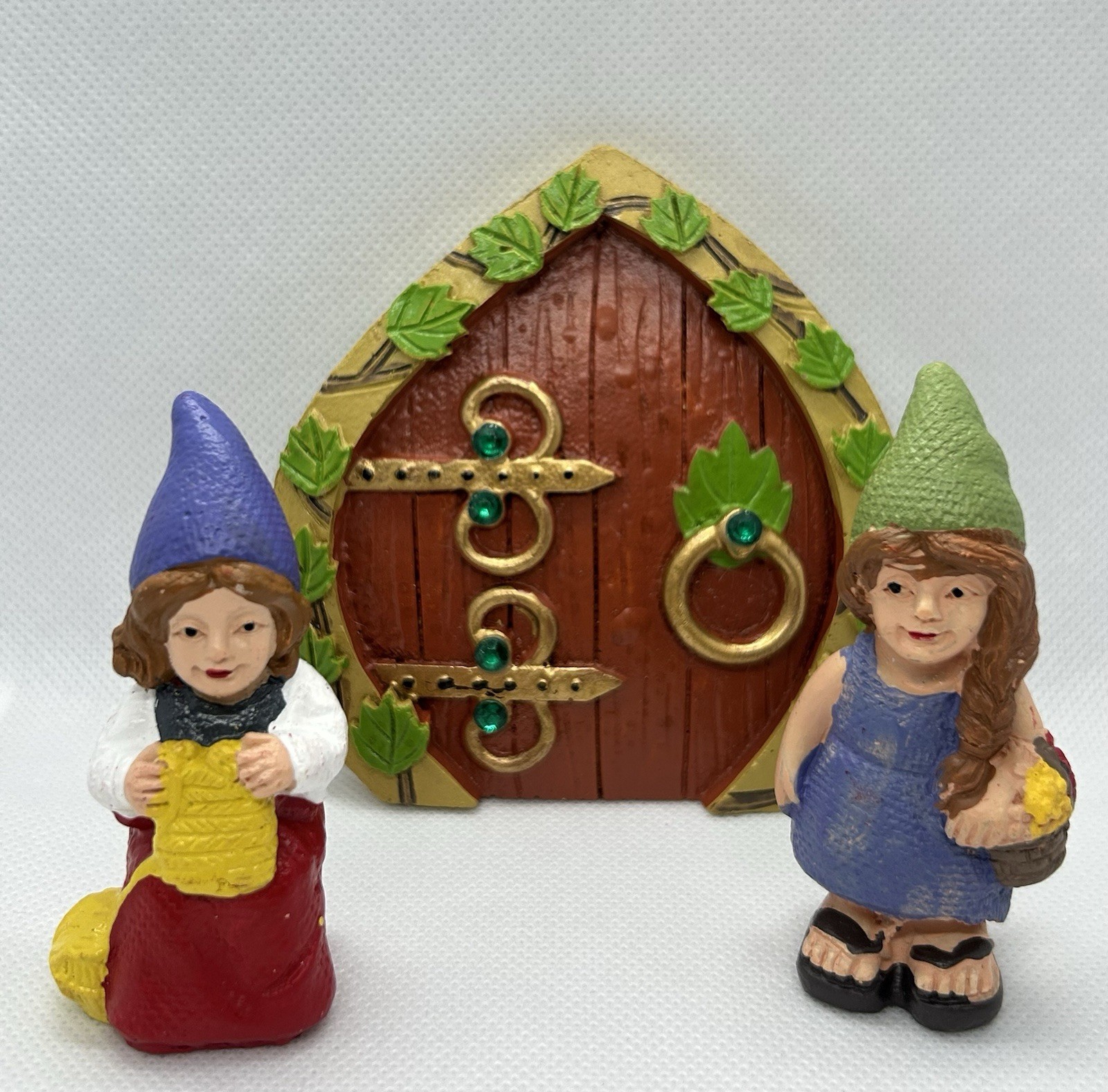 Gnome Garden, Fairy Door, Knitting, Basket Purple Green Red, 2 Gnomes
