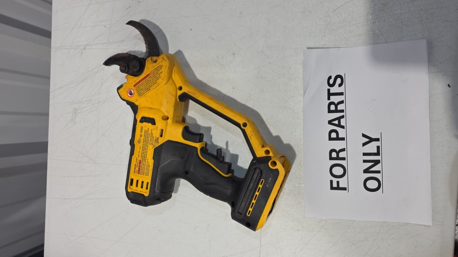 DCPR320B 20V MAX Cordless Battery Powered Pruner (Tool Only)