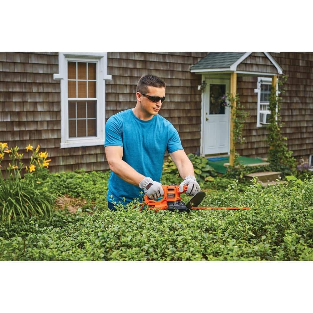 BLACK+DECKER 17 in. 3.2 Amp Corded Dual Action Electric Hedge Trimmer