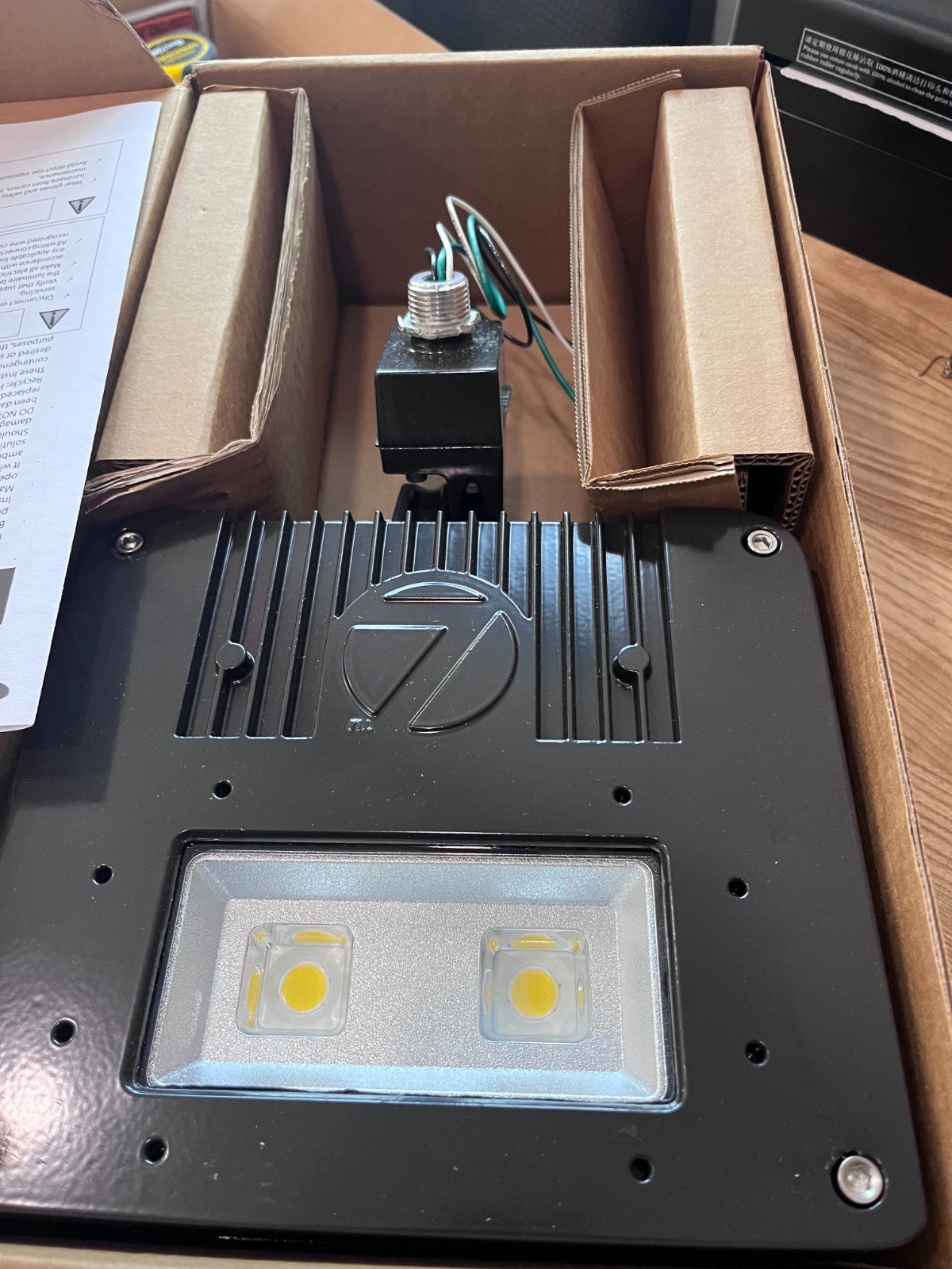 LITHONIA LIGHTING Floodlight: LED, 5,573 lm, 5000K, 42 W, 120 to 277V AC NEW