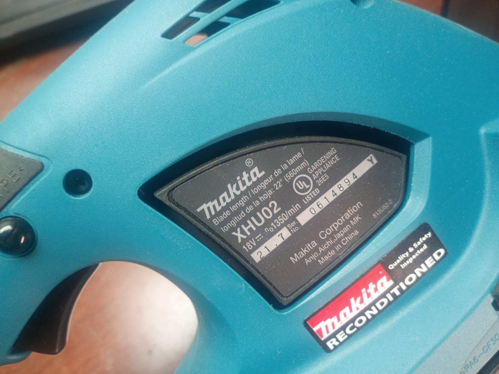 Makita XHU02 18V LXT Lithium-Ion Cordless 22″ Battery Powered Hedge Trimmer