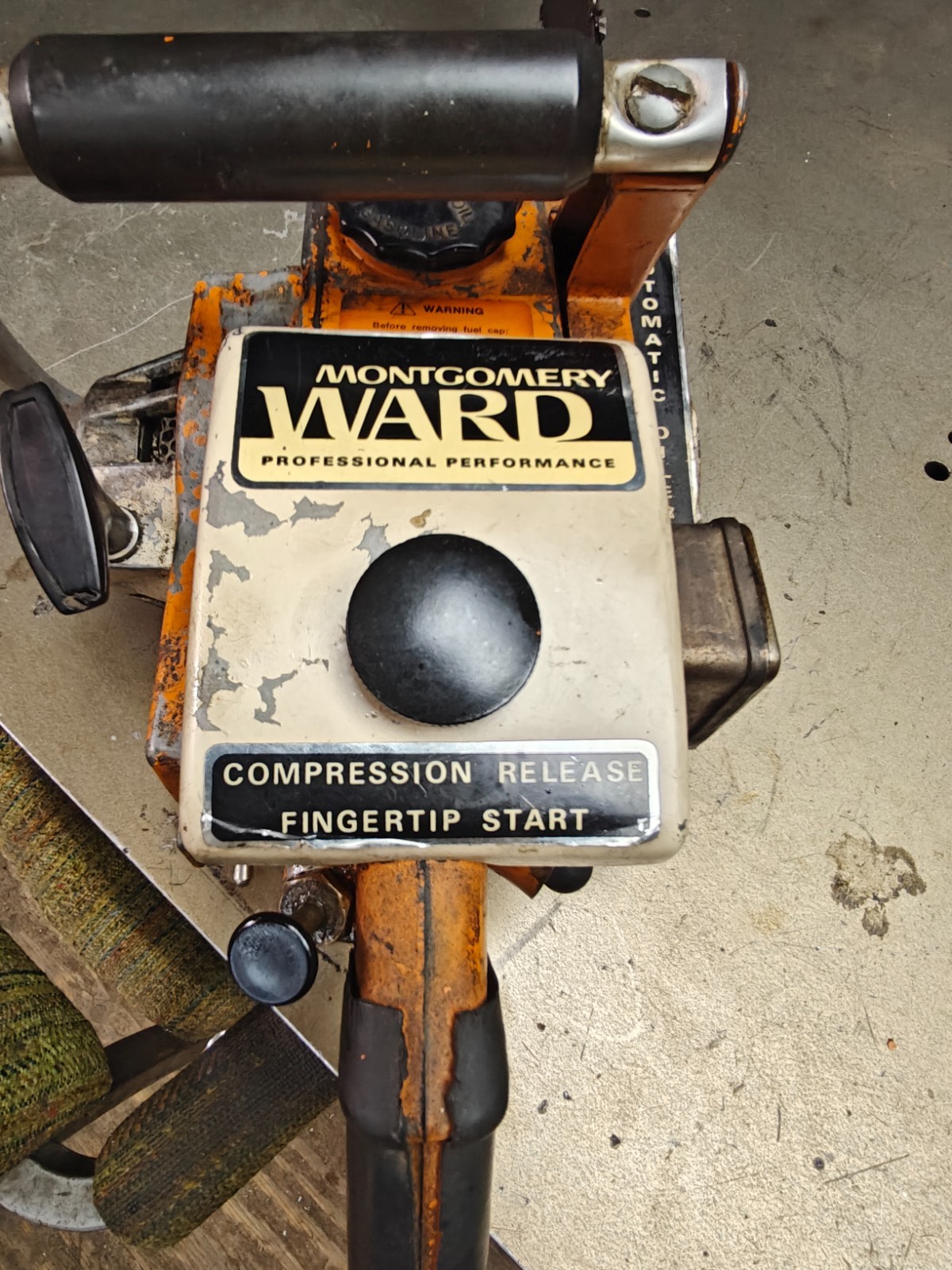 Vintage Remington SL-10 chainsaw, Branded as Montgomery Ward 3.1, Running