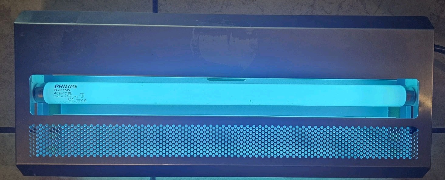 Vector 15 Silver UV Fly Trap, 800 sq ft Coverage, Indoor Insect Kill