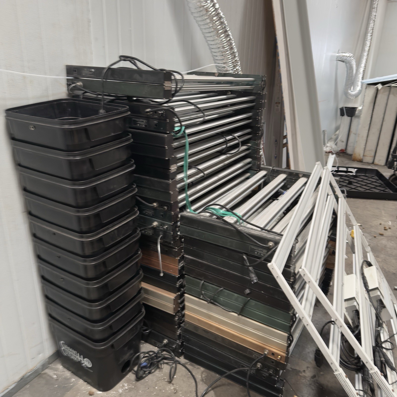 Growers Choice ROI-E680 LED Grow Light Fixture Multiple Quantities
