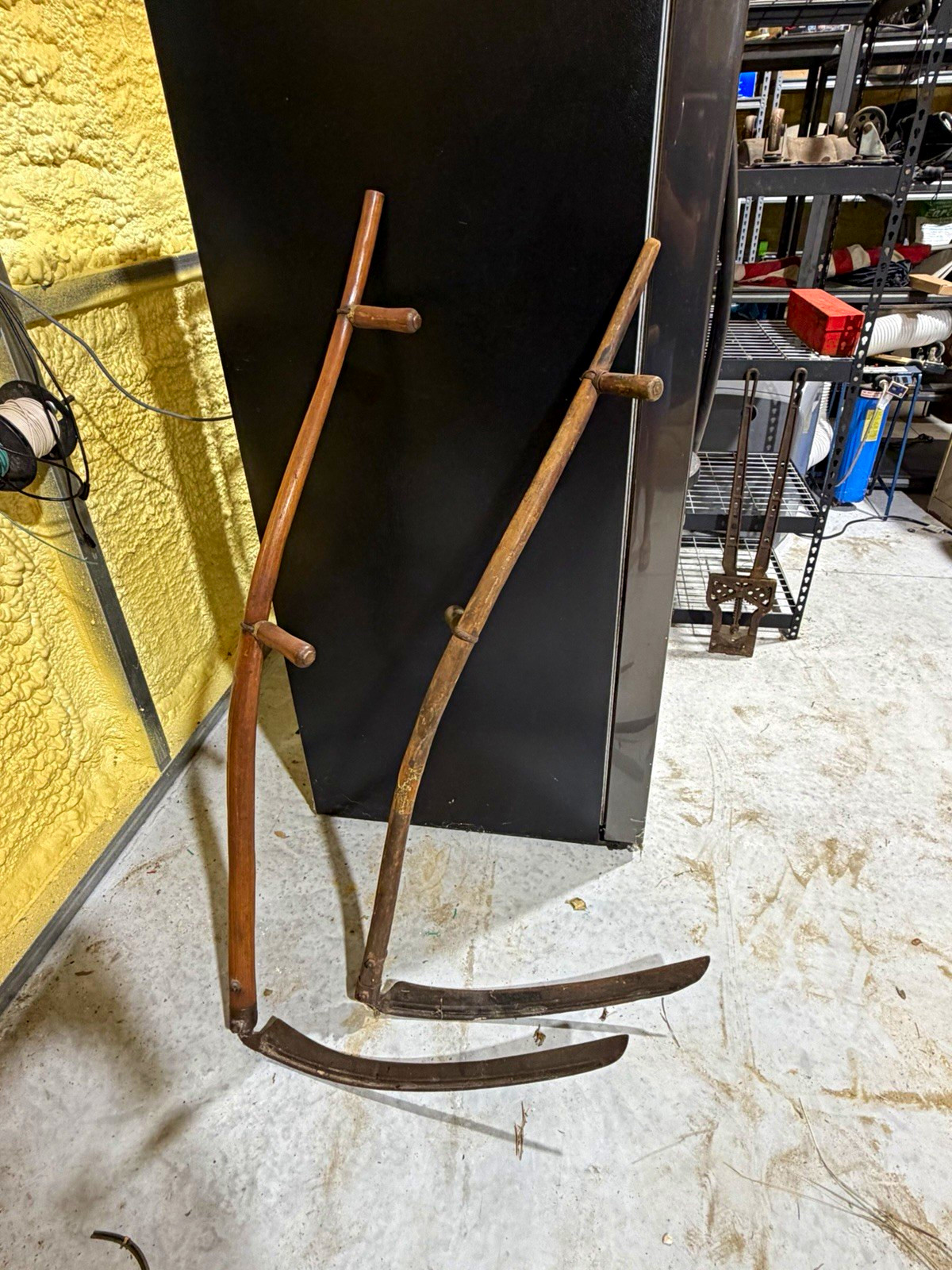 Wood-Handled Scythe Curved Steel Blade 20+ in Brown/Silver for Mowing Grass
