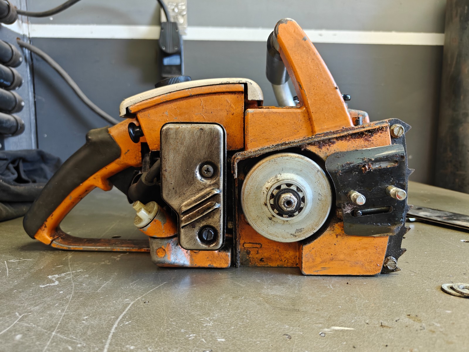 Vintage Remington SL-10 chainsaw, Branded as Montgomery Ward 3.1, Running