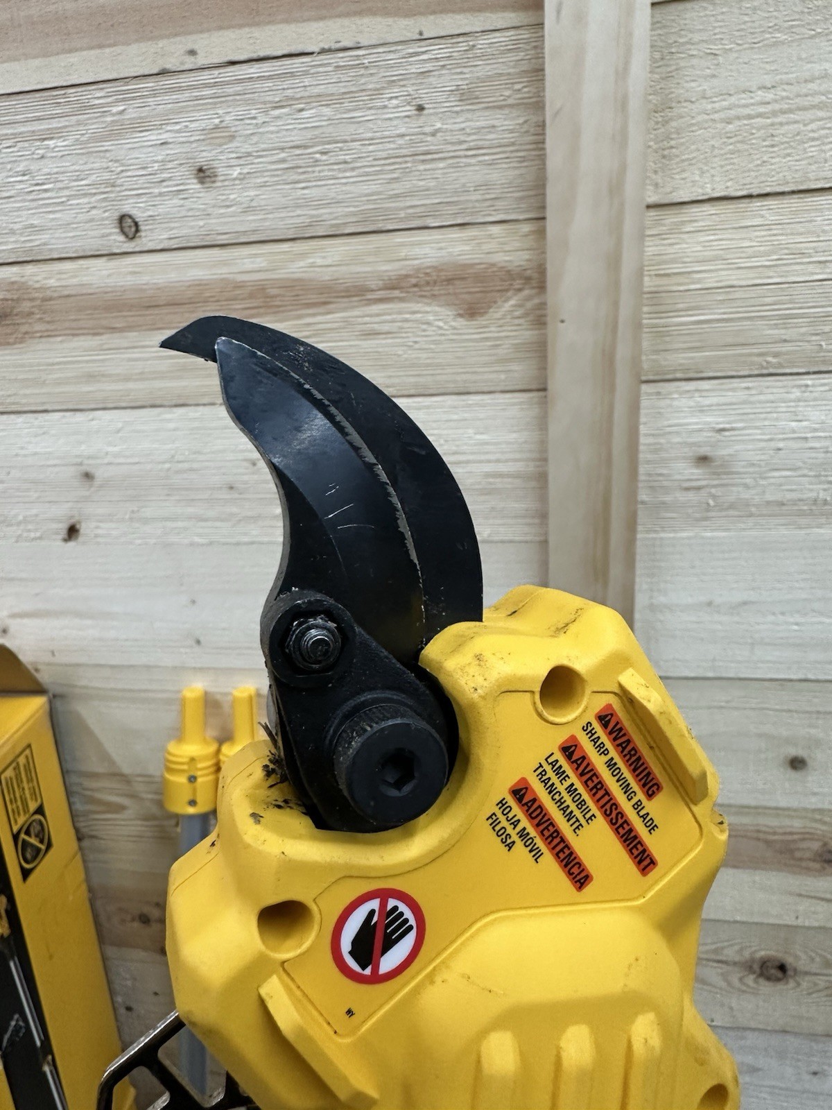DEWALT DCPPR320B 20V MAX 1-1/2” Pole Pruner TOOL ONLY (Used) 1.5PP-20T