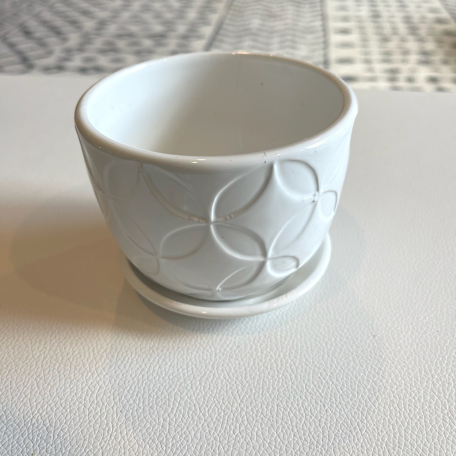 White Ceramic Textured Geometric Planter Pot with Drainage Hole and Saucer YZ