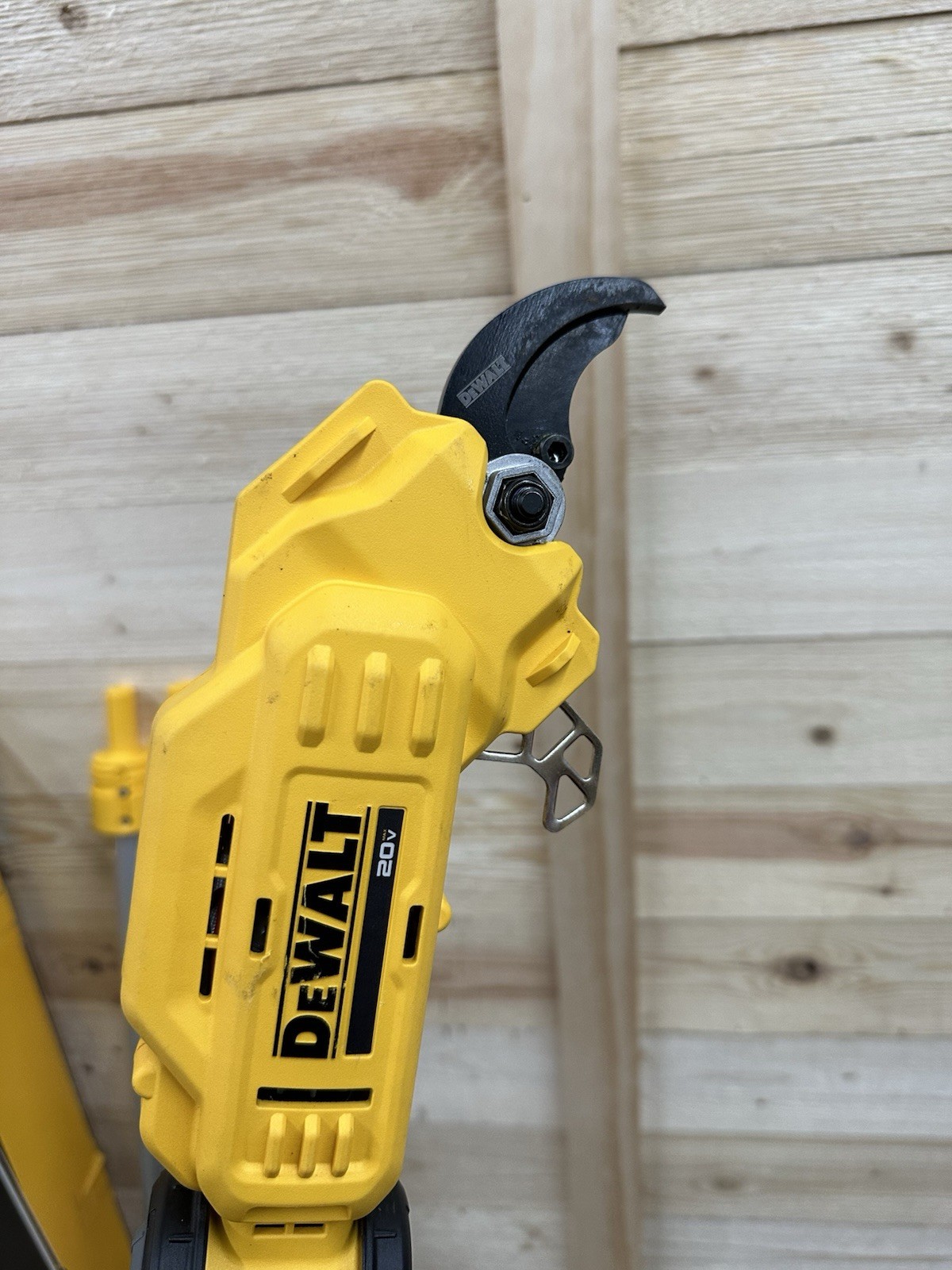 DEWALT DCPPR320B 20V MAX 1-1/2” Pole Pruner TOOL ONLY (Used) 1.5PP-20T
