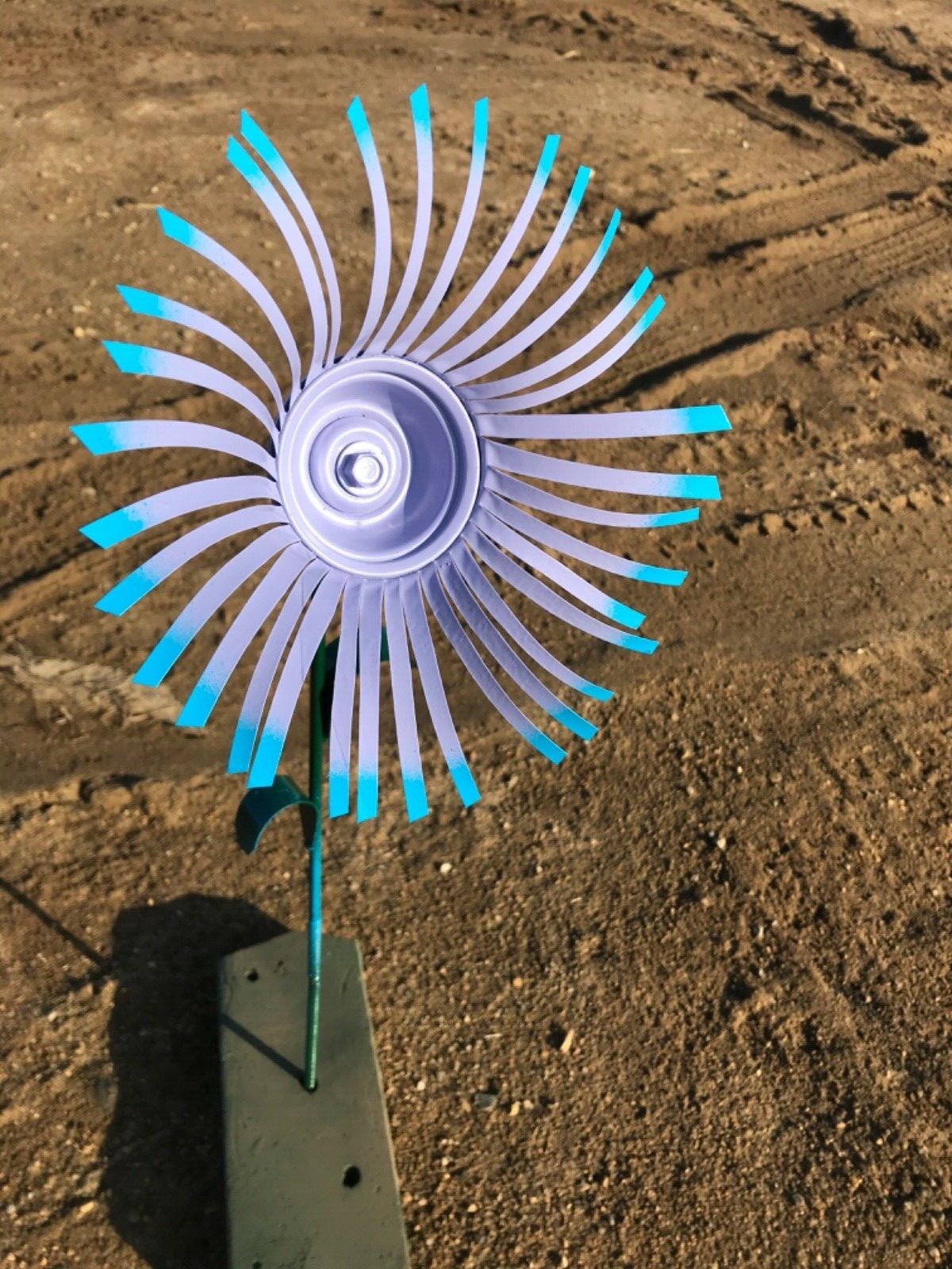 All recycled metal flower home garden stake yard art lawn ornament 22″ tall