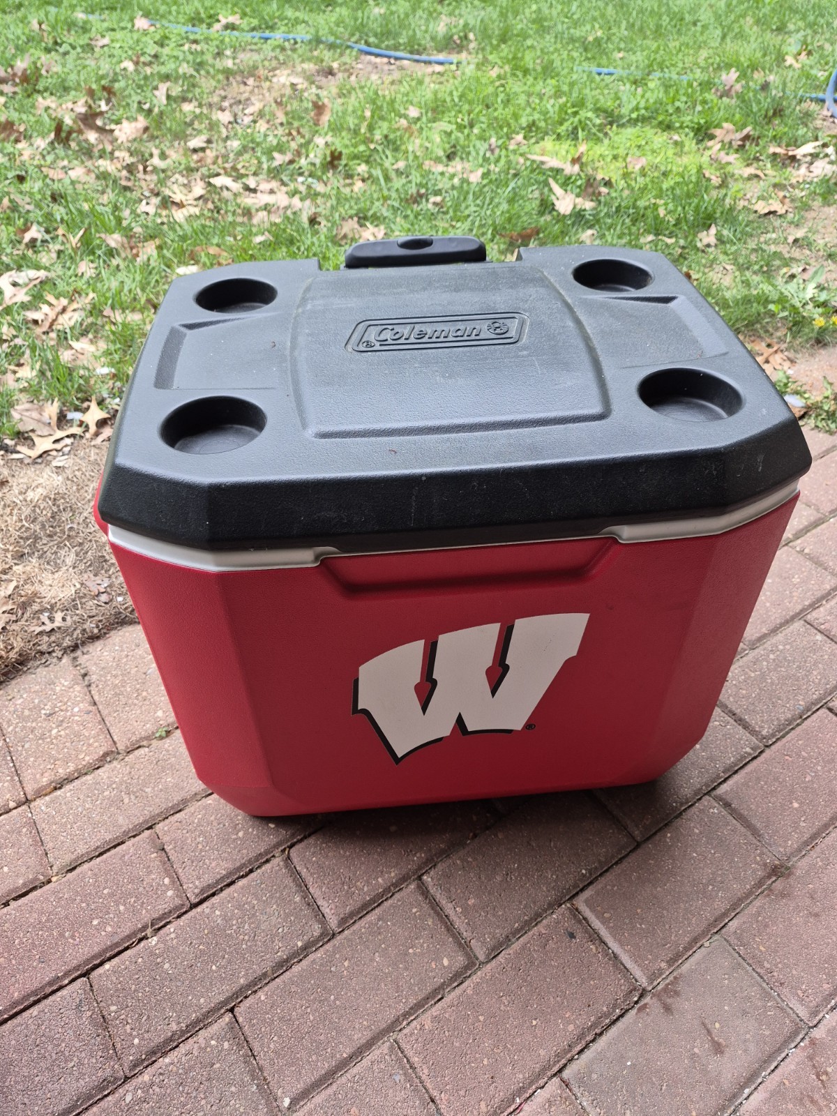 60 Quart Coleman Wheeled Cooler Holds 94Cans Ice/4Days RedNBlackWisconsinBadgers