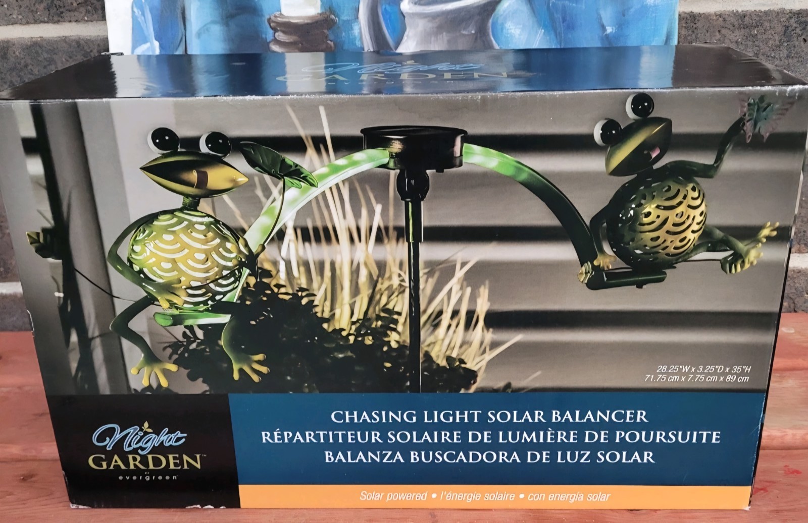 Chasing White Light Solar Balancer Garden Stike Frog