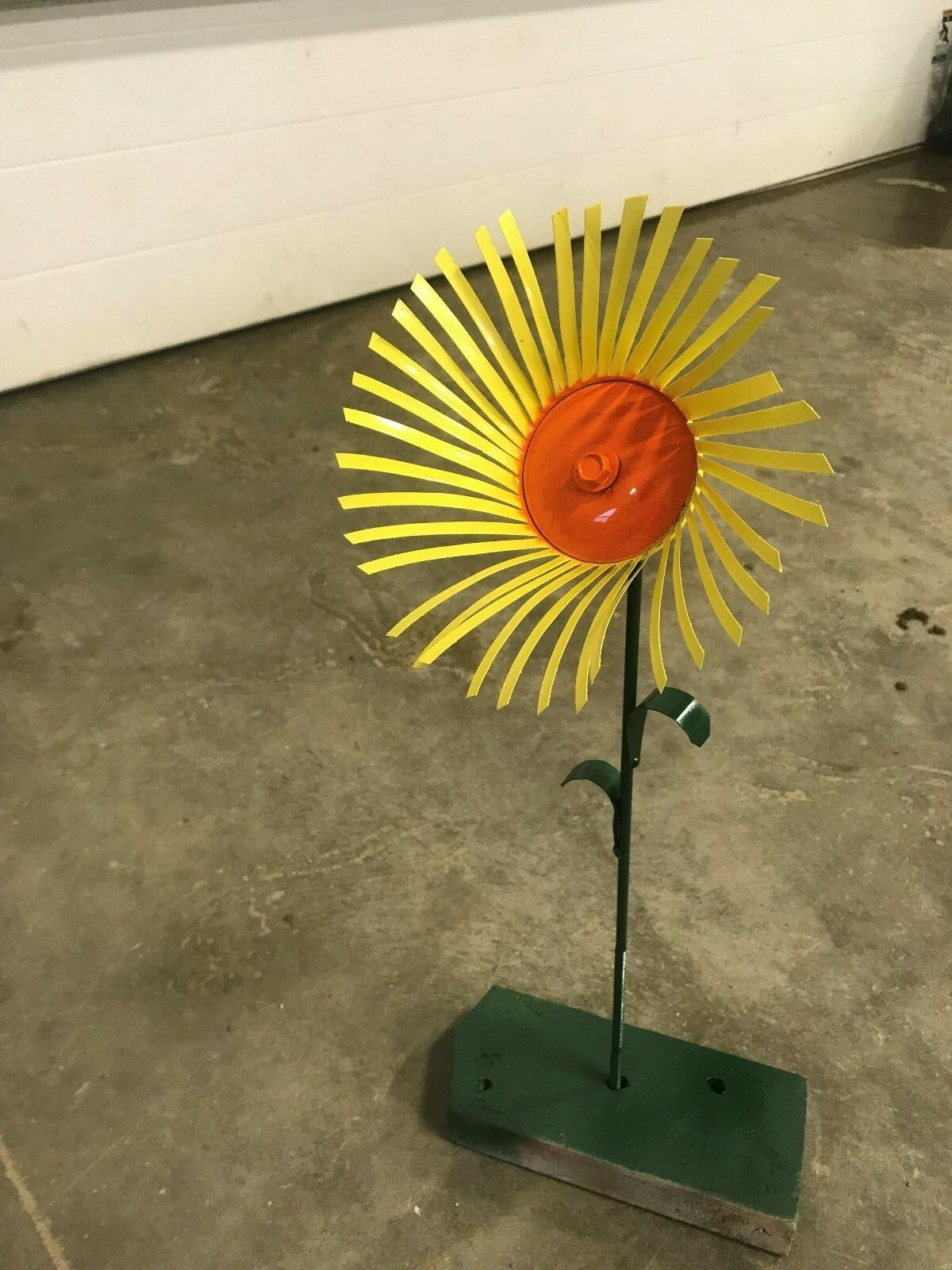 All recycled metal flower home garden stake yard art lawn ornament 22″ tall