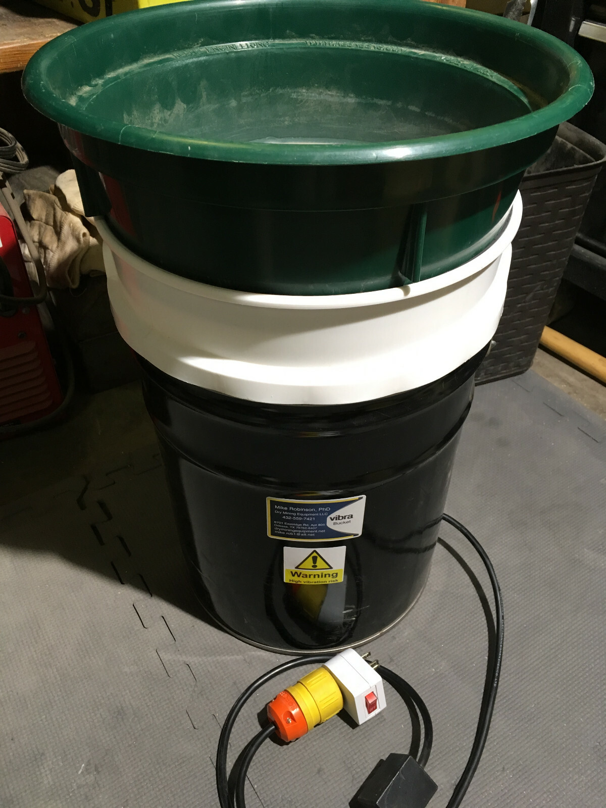 Vibra-Bucket 30W 115VAC shaker for 5gal screens: soil, sand, mealworms, cannabis