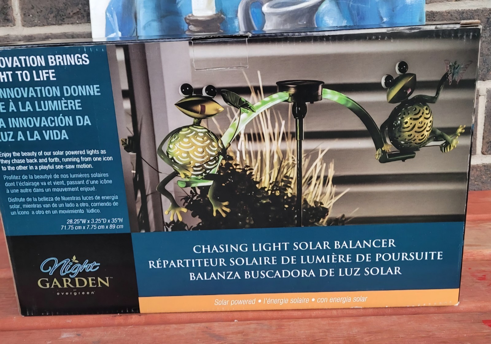 Chasing White Light Solar Balancer Garden Stike Frog