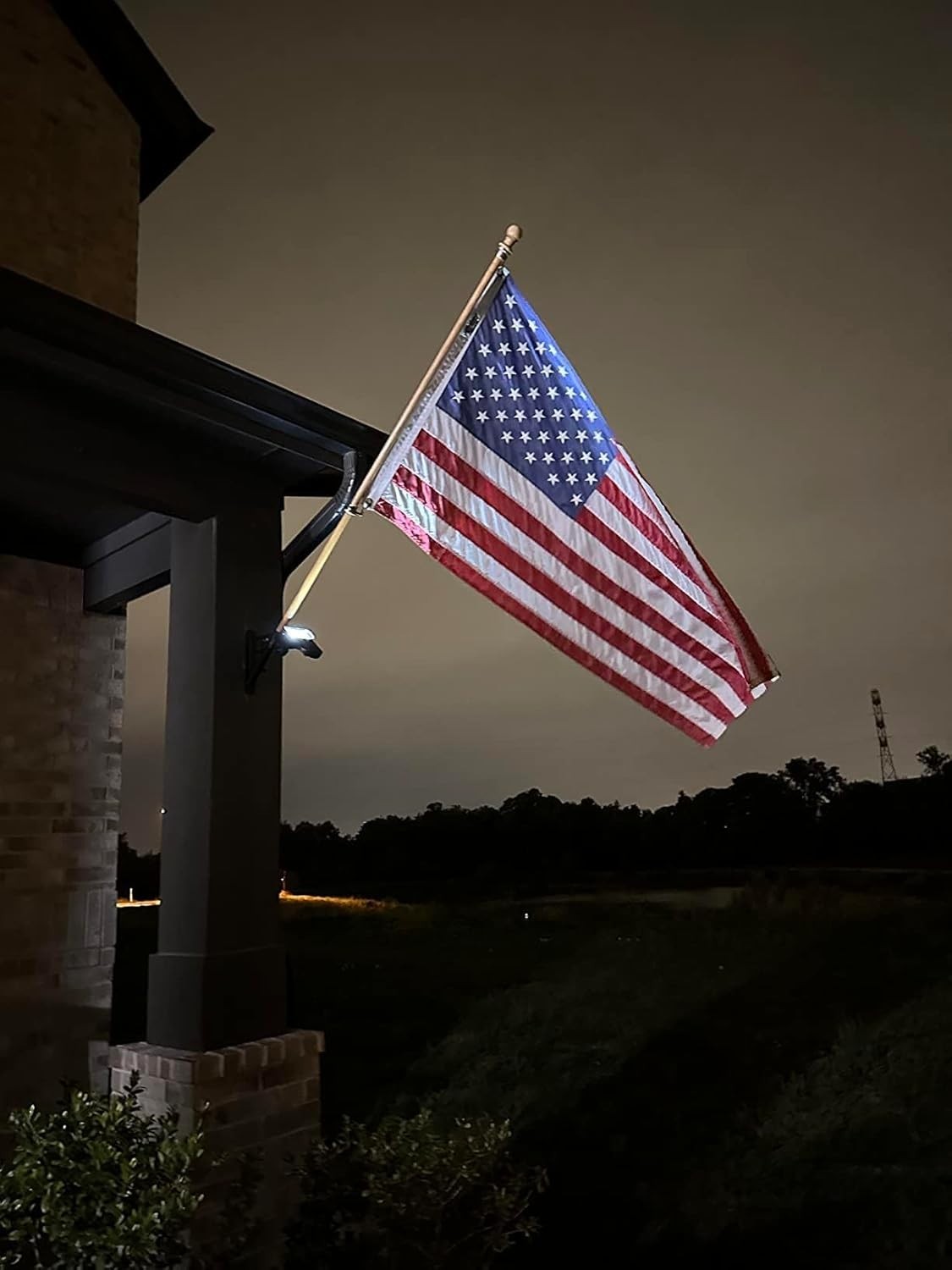 Energy-Efficient Solar Flag Pole Light with 240 Lumens – Fits 1”-1.5” Poles