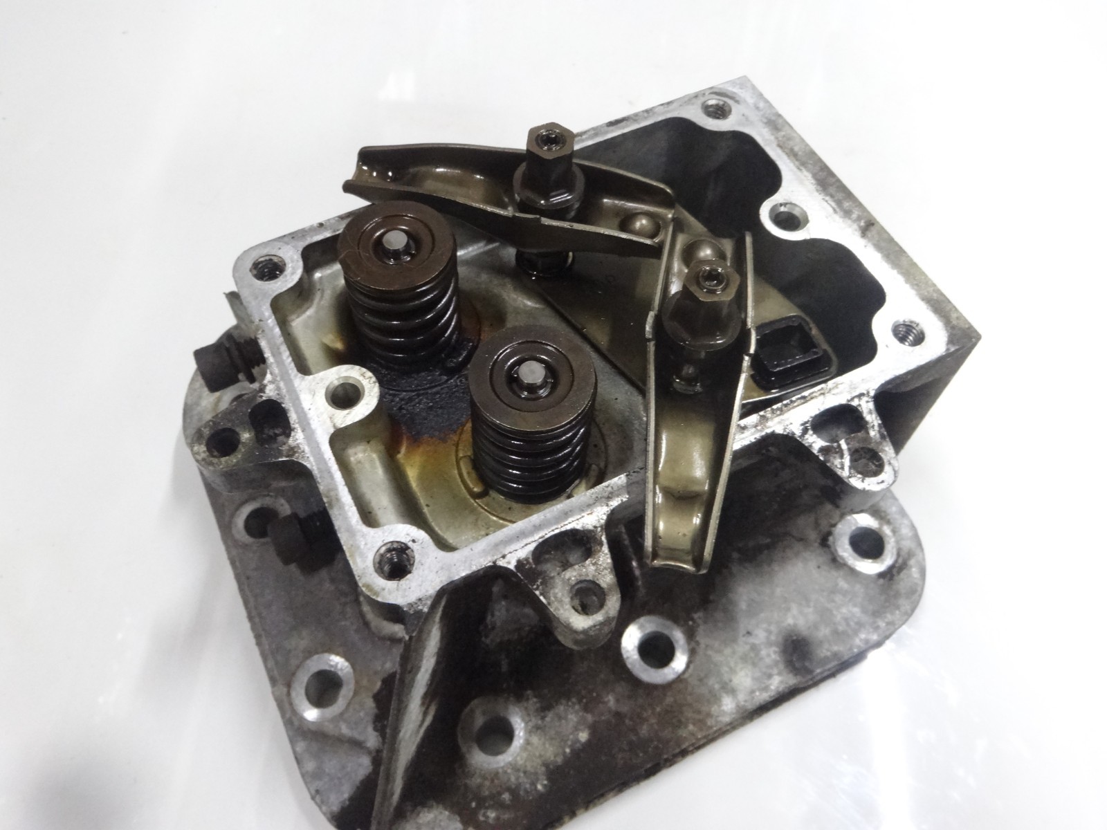 John Deere Sabre Model 1542 G Briggs & Stratton 18.0 HP Cylinder Head AUC24536