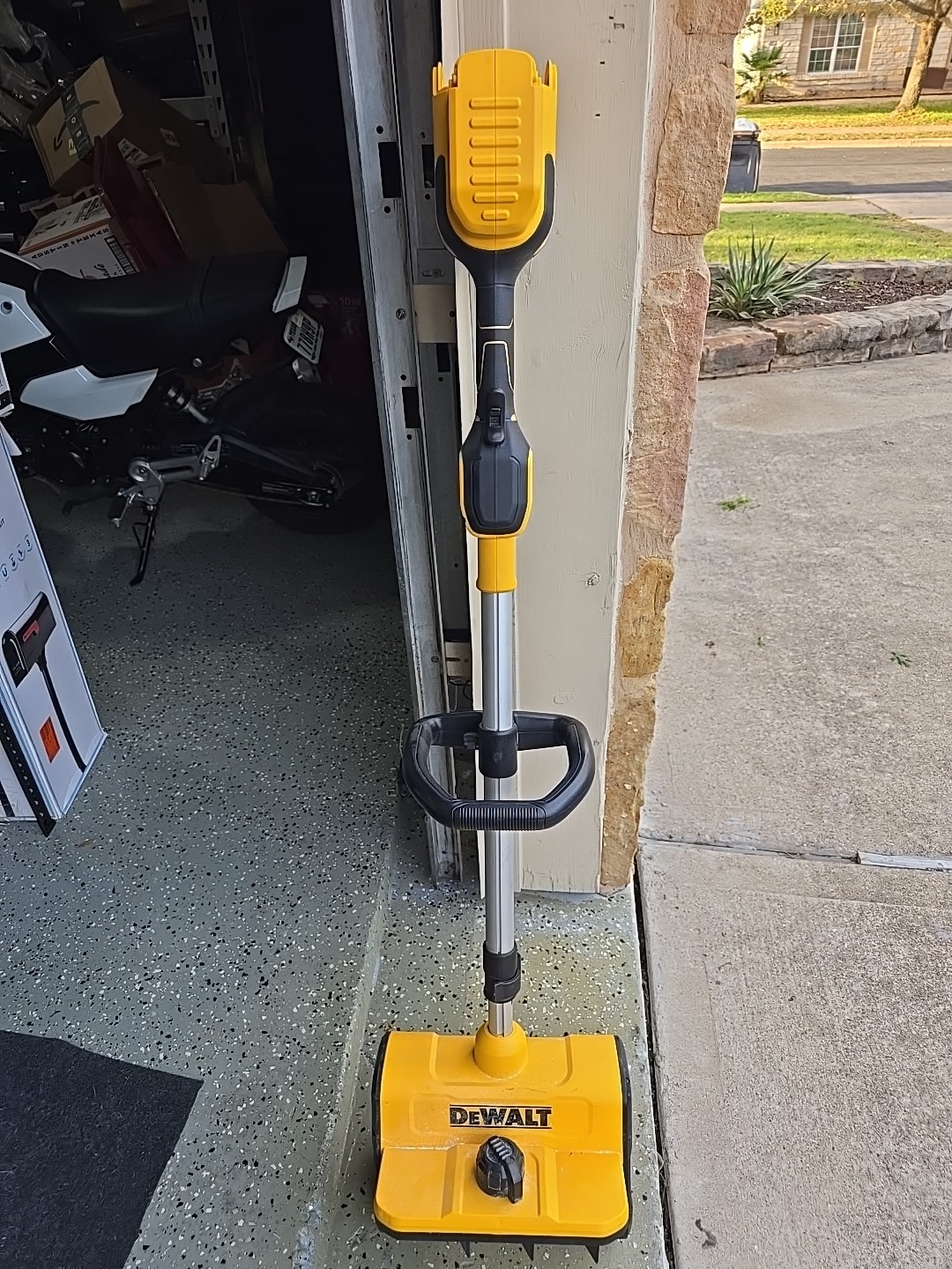 DEWALT 10 in. 20-Volt MAX Battery Snow Shovel w/ Adjustable Direction & Handle