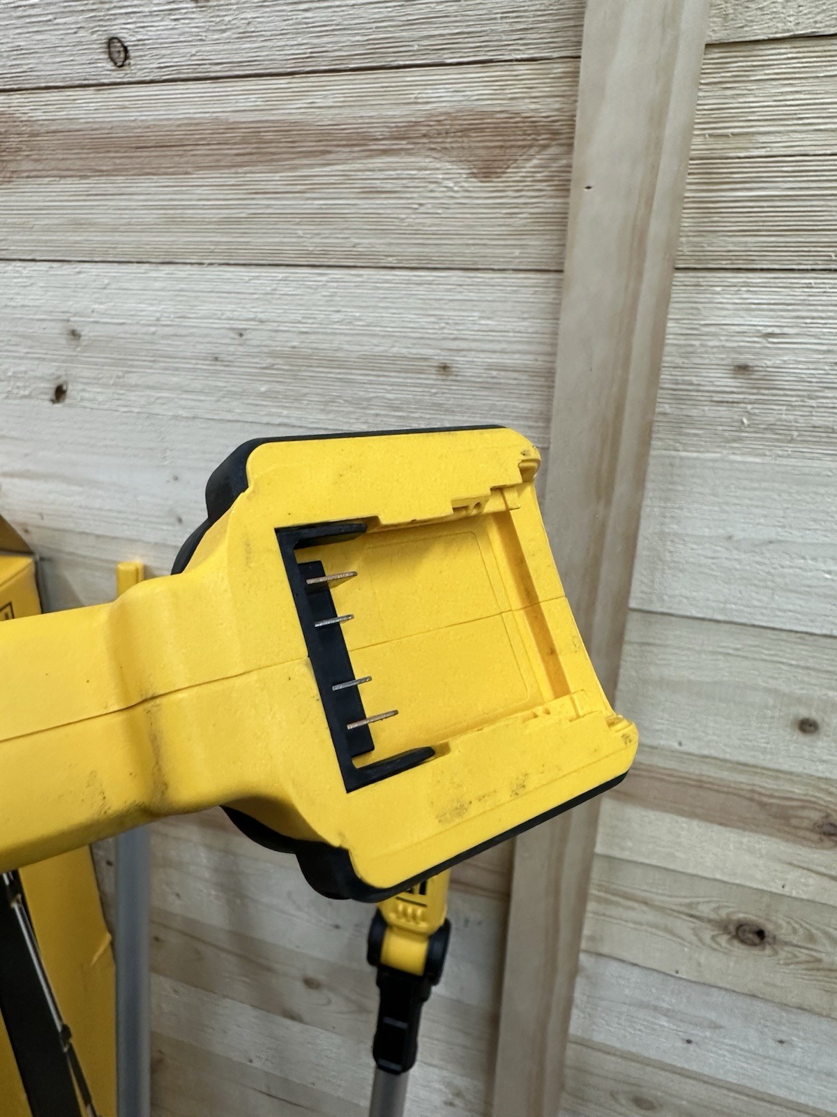 DEWALT DCPPR320B 20V MAX 1-1/2” Pole Pruner TOOL ONLY (Used) 1.5PP-20T