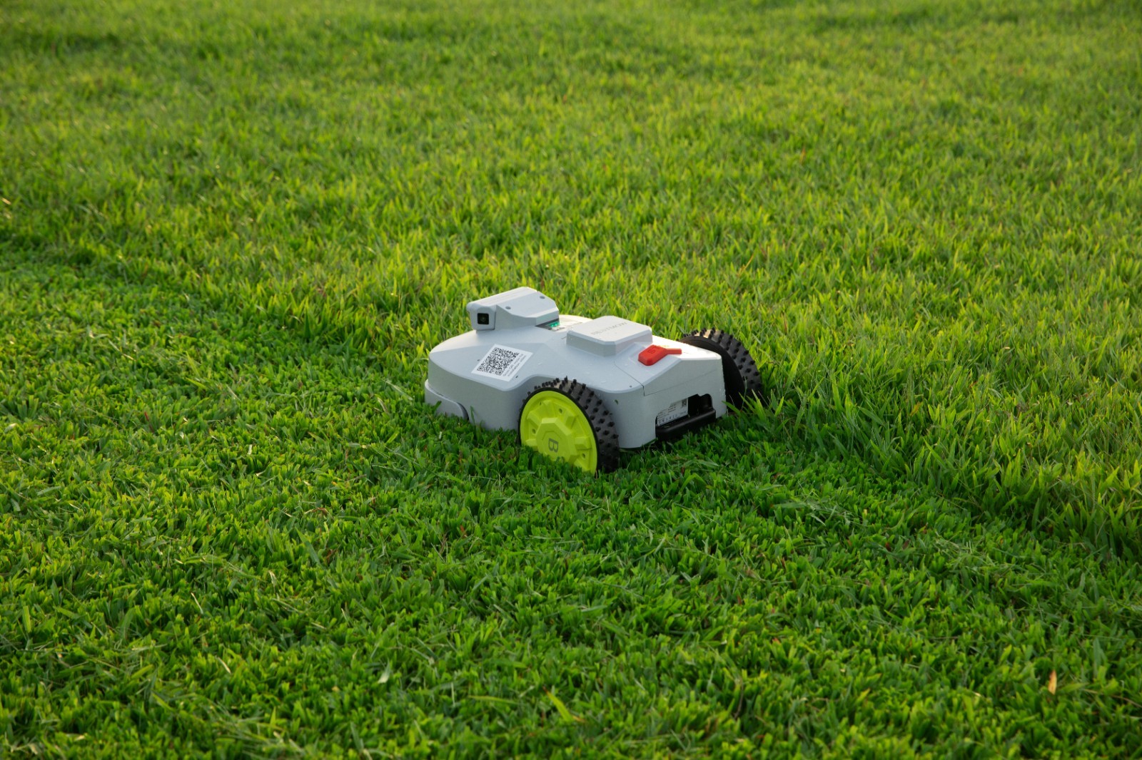 BESTMOW Robotic lawn mower 1.5 Acre with Activation code