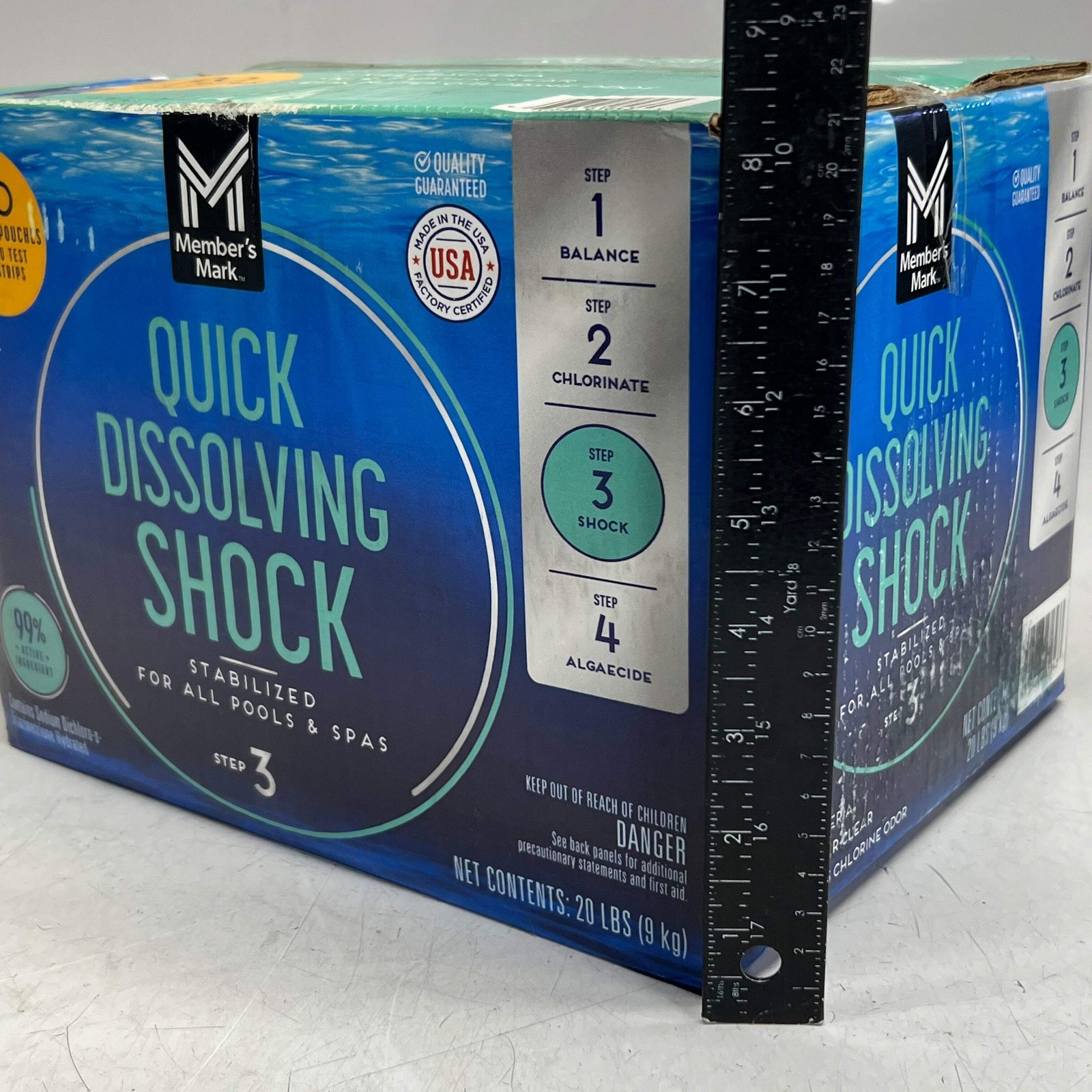 MEMBER’S MARK Quick Dissolving Shock 20lb with 10 Test Strips Blue