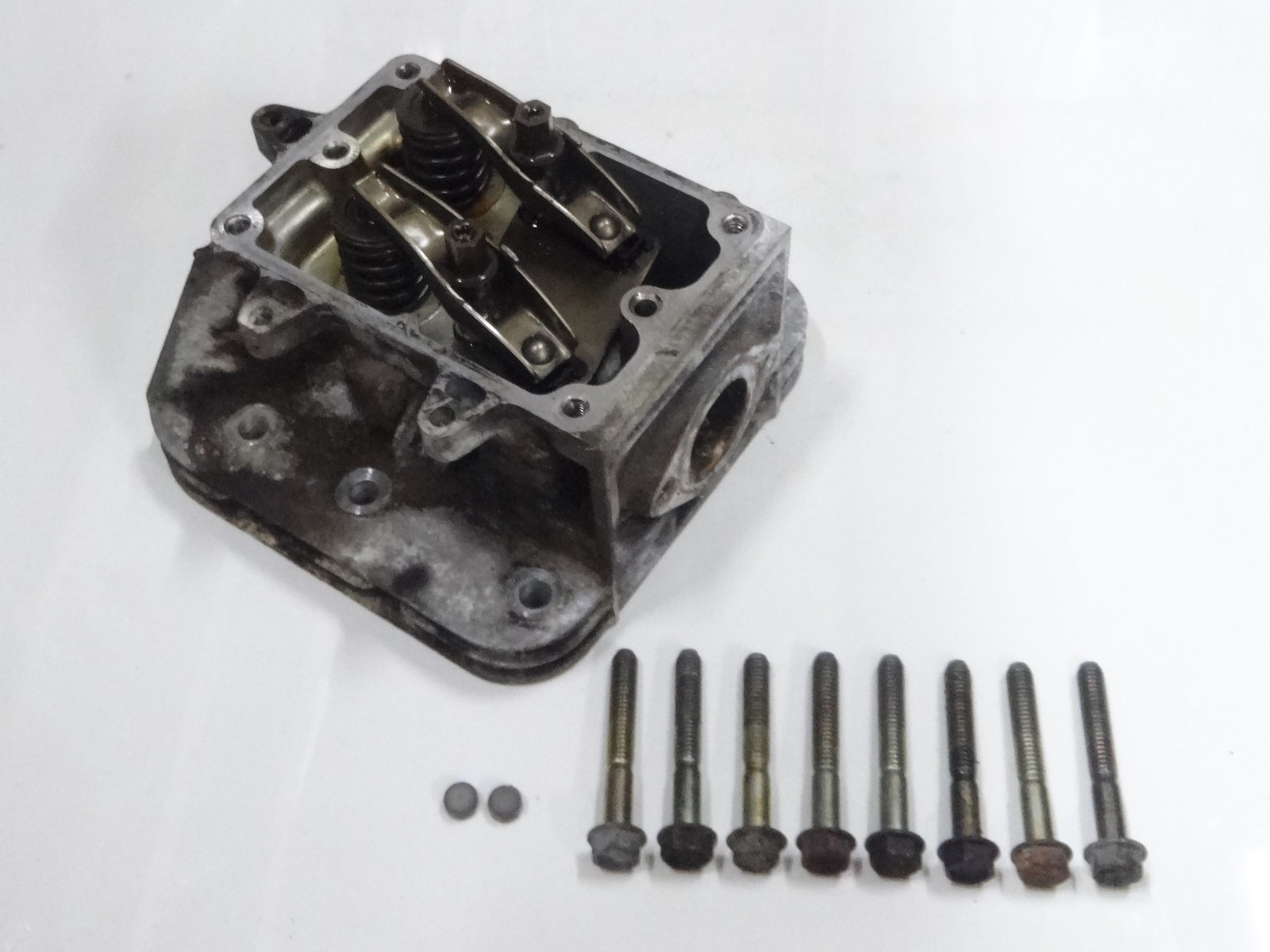 John Deere Sabre Model 1542 G Briggs & Stratton 18.0 HP Cylinder Head AUC24536