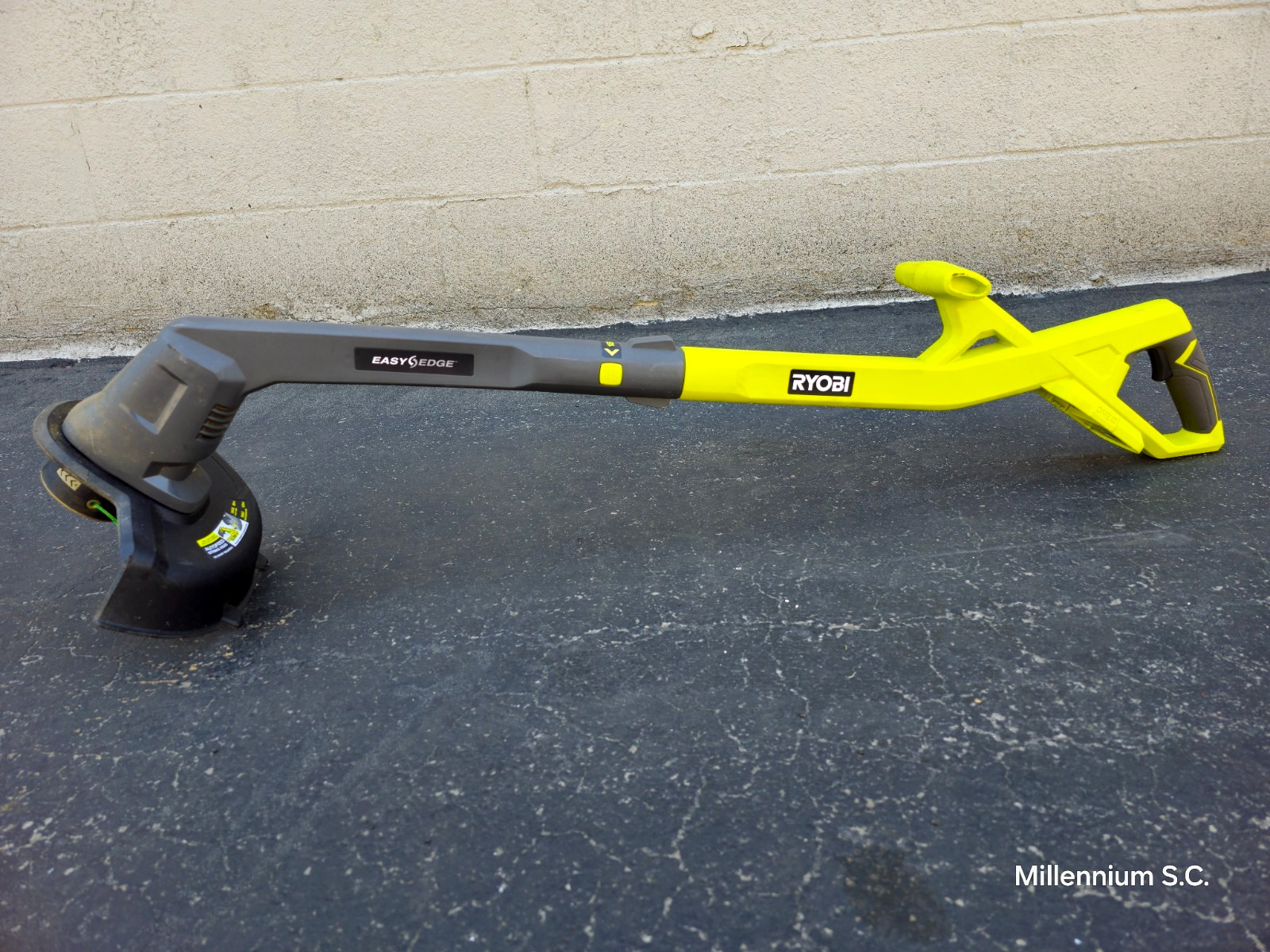 Ryobi ONE+ 18V 10in. Cordless Battery String Trimmer / Edger (Tool Only)