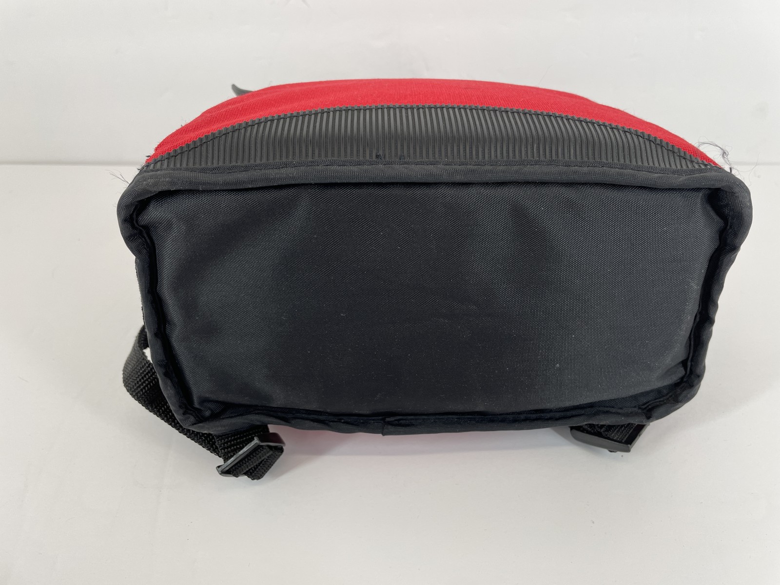 New Rubbermaid Dual Carrier Insulated Backpack Lunch Bag Cooler Red Black 8PC