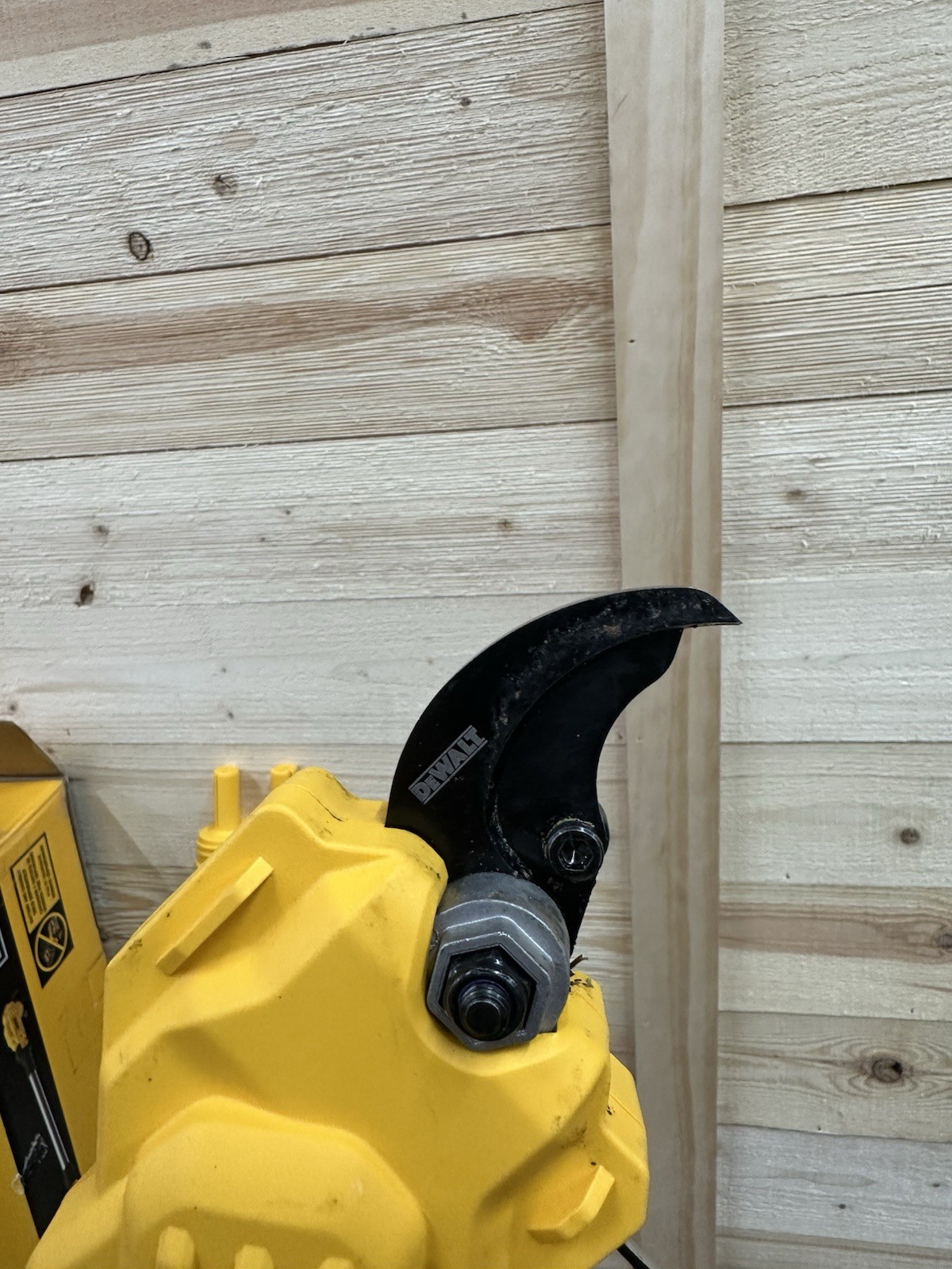 DEWALT DCPPR320B 20V MAX 1-1/2” Pole Pruner TOOL ONLY (Used) 1.5PP-20T
