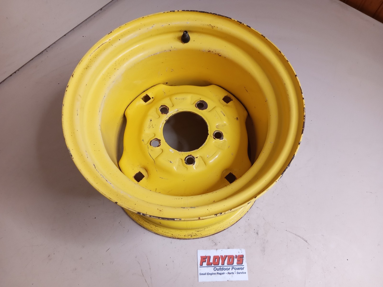 OEM 8.5×12 John Deere Rear Rim #AM104008 325 335 425 445 GT235 GT245 GT225 GX345