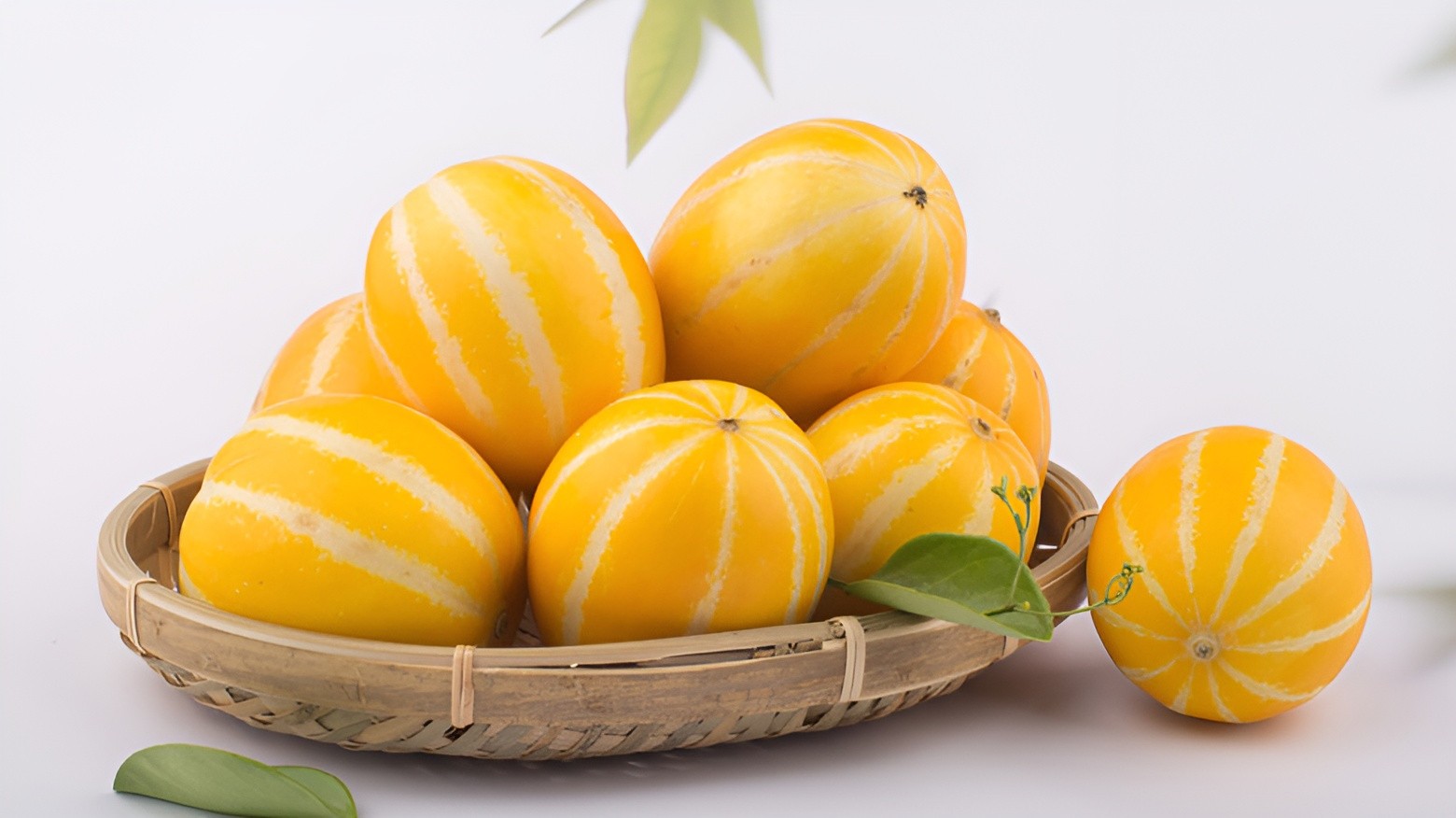 40 Heirloom Korean Melon Seeds – 2-3Lb Honey Sweet Gold Melons – NonGMO Organic