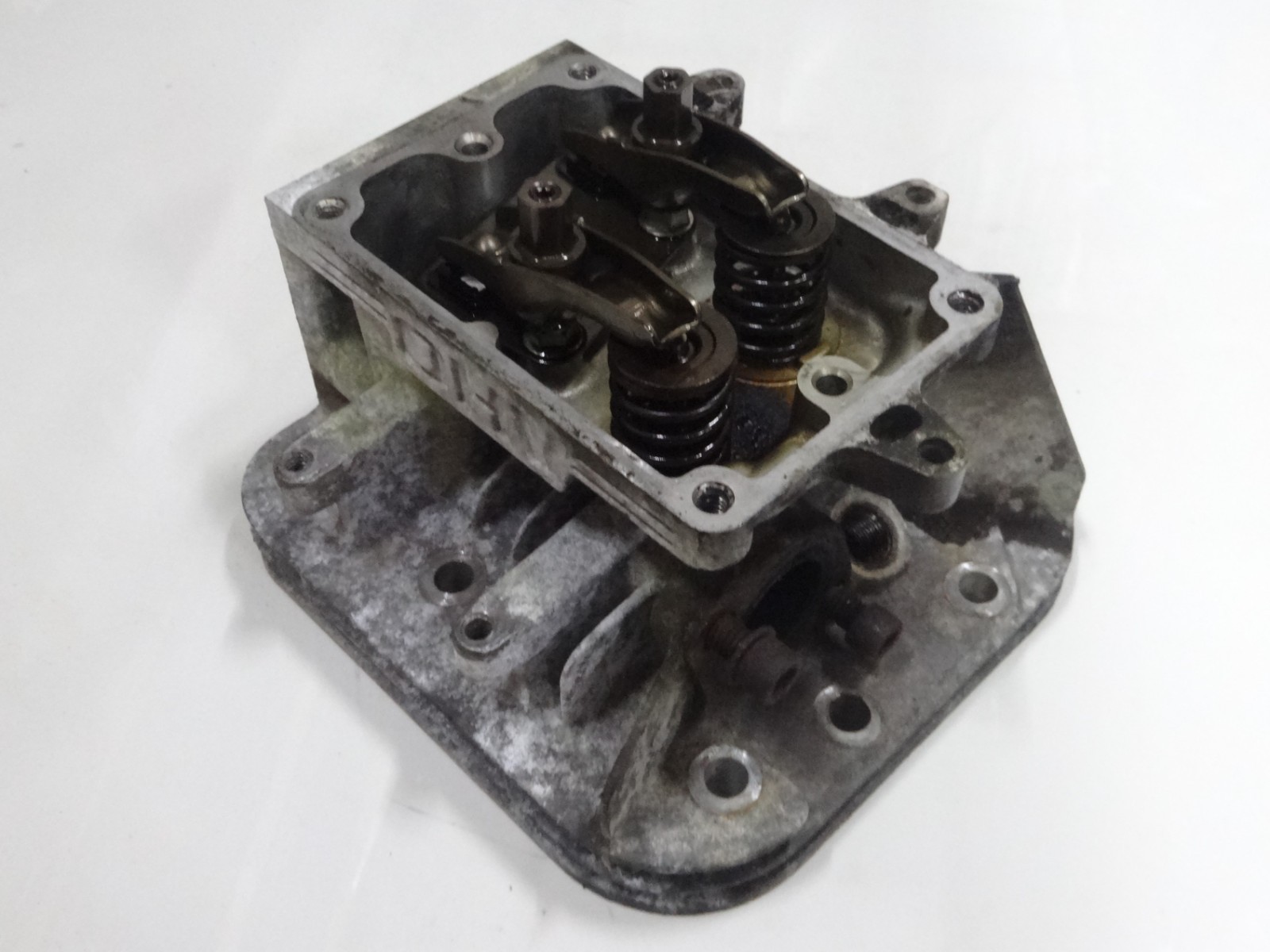 John Deere Sabre Model 1542 G Briggs & Stratton 18.0 HP Cylinder Head AUC24536