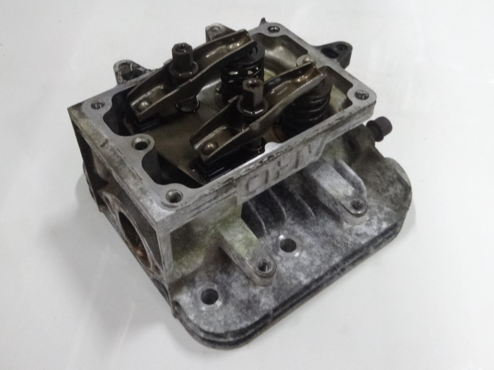 John Deere Sabre Model 1542 G Briggs & Stratton 18.0 HP Cylinder Head AUC24536