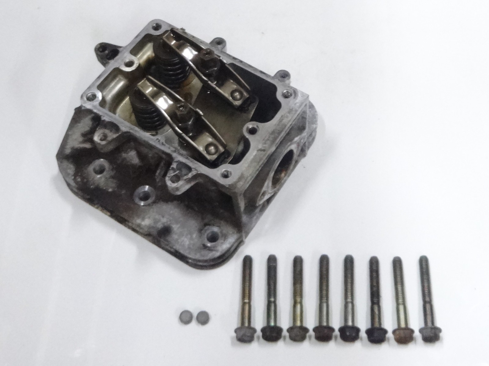 John Deere Sabre Model 1542 G Briggs & Stratton 18.0 HP Cylinder Head AUC24536
