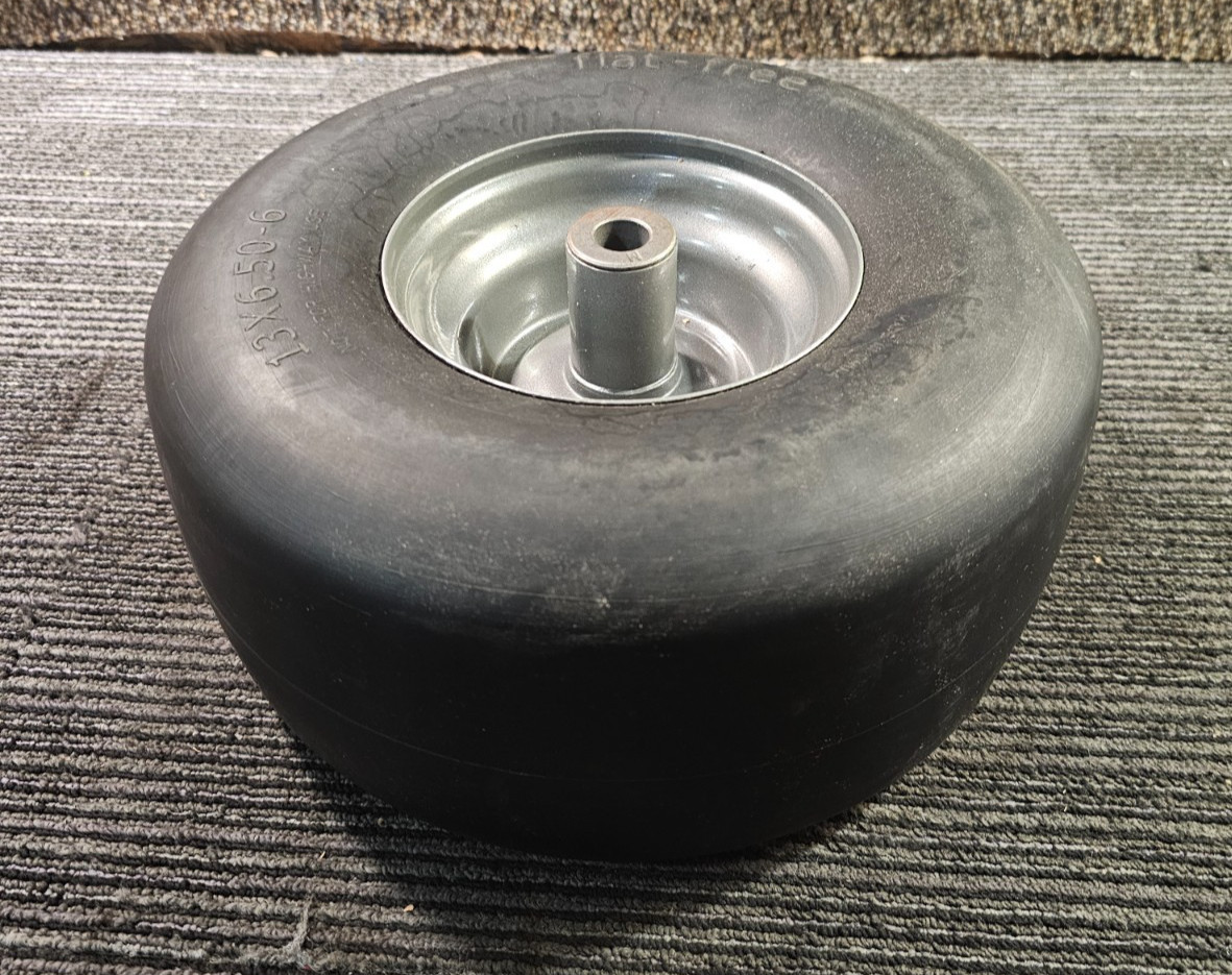 (QTY 1) Flat-Free 13×6.50-6 Wheelbarrow Wheel & Tire Assembly