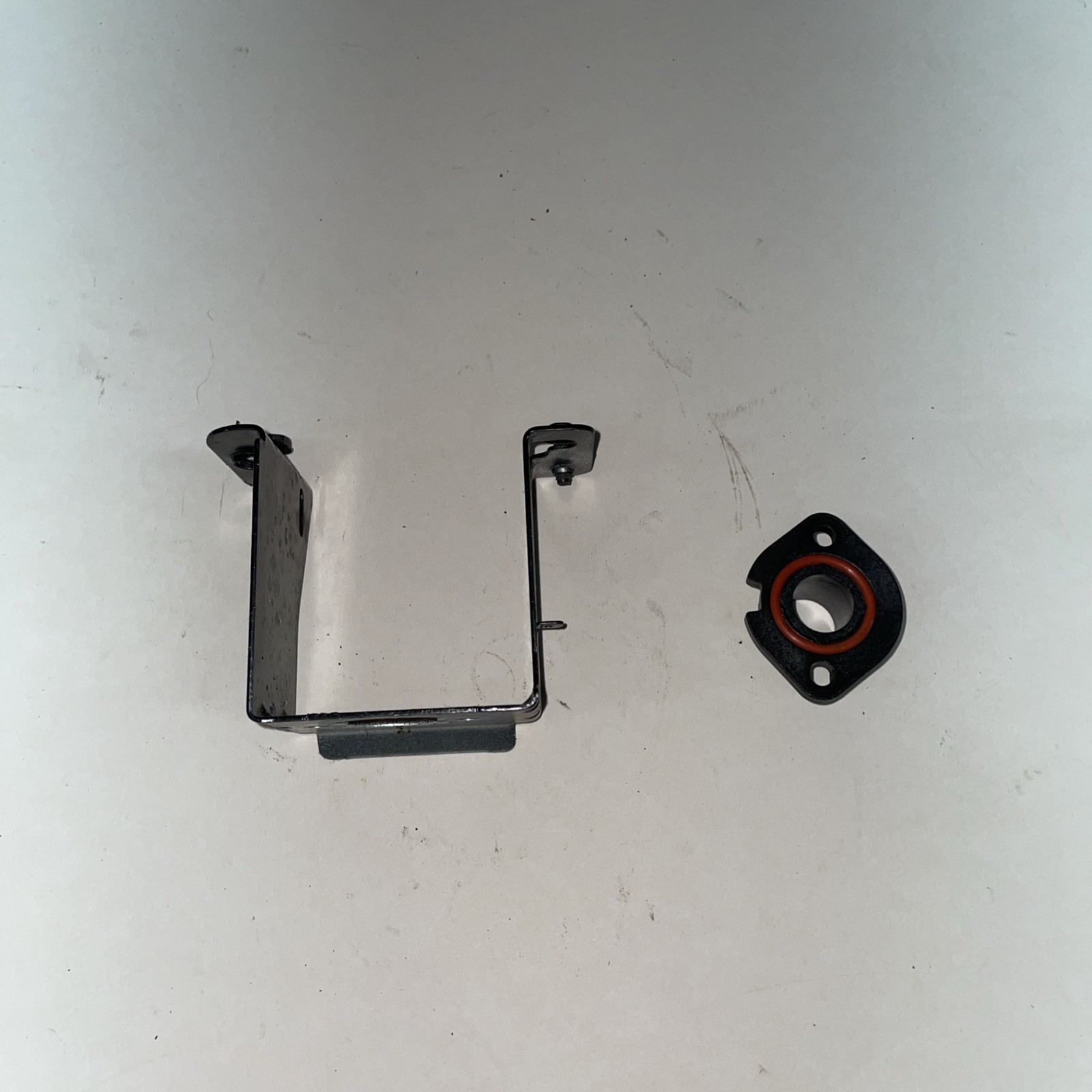 Briggs and Stratton 500e Carburetor Bracket And Adapter New
