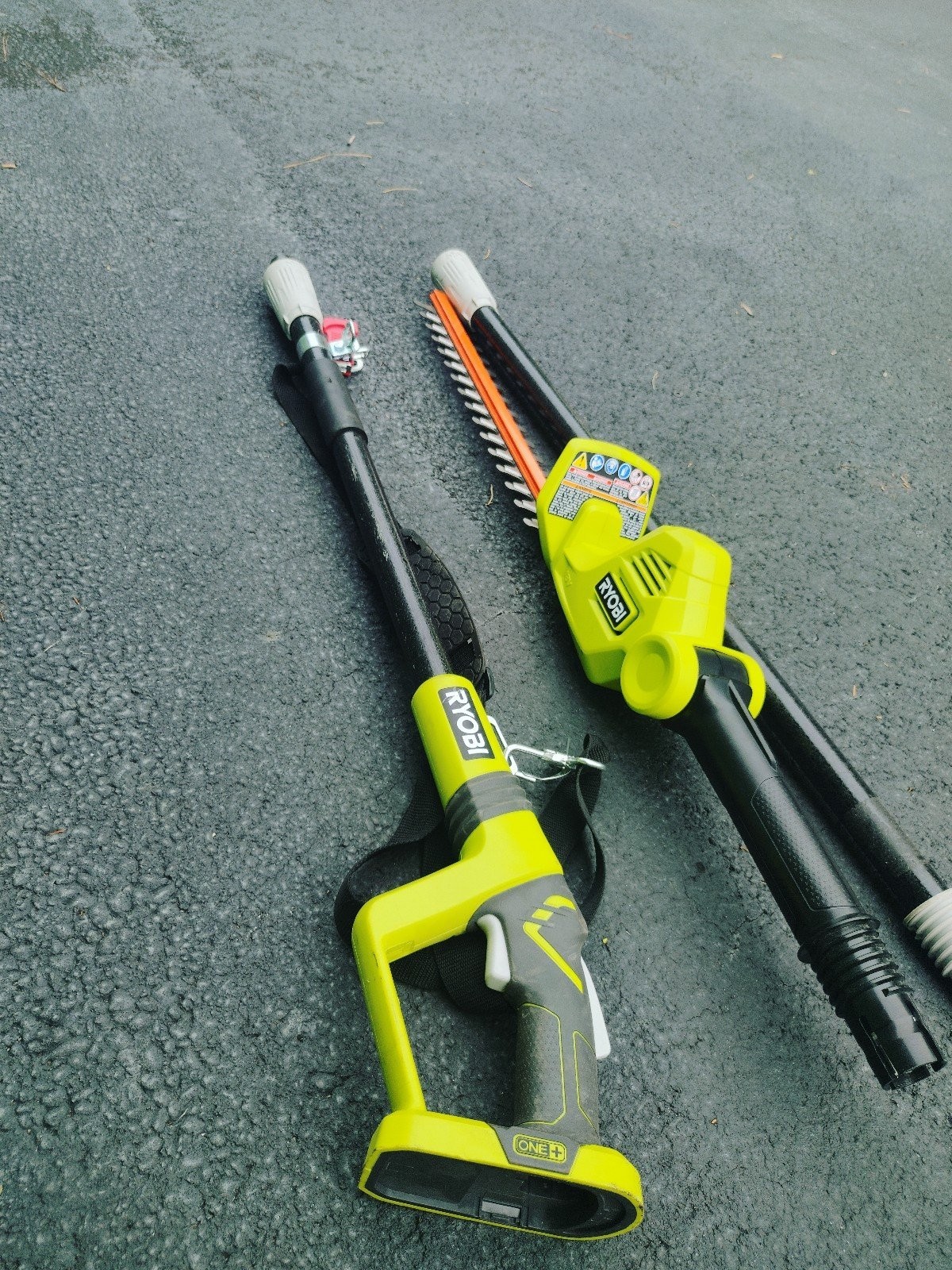 RYOBI 18V ONE+ 18 in. Cordless Pole Hedge Trimmer – Tool Only – P2908