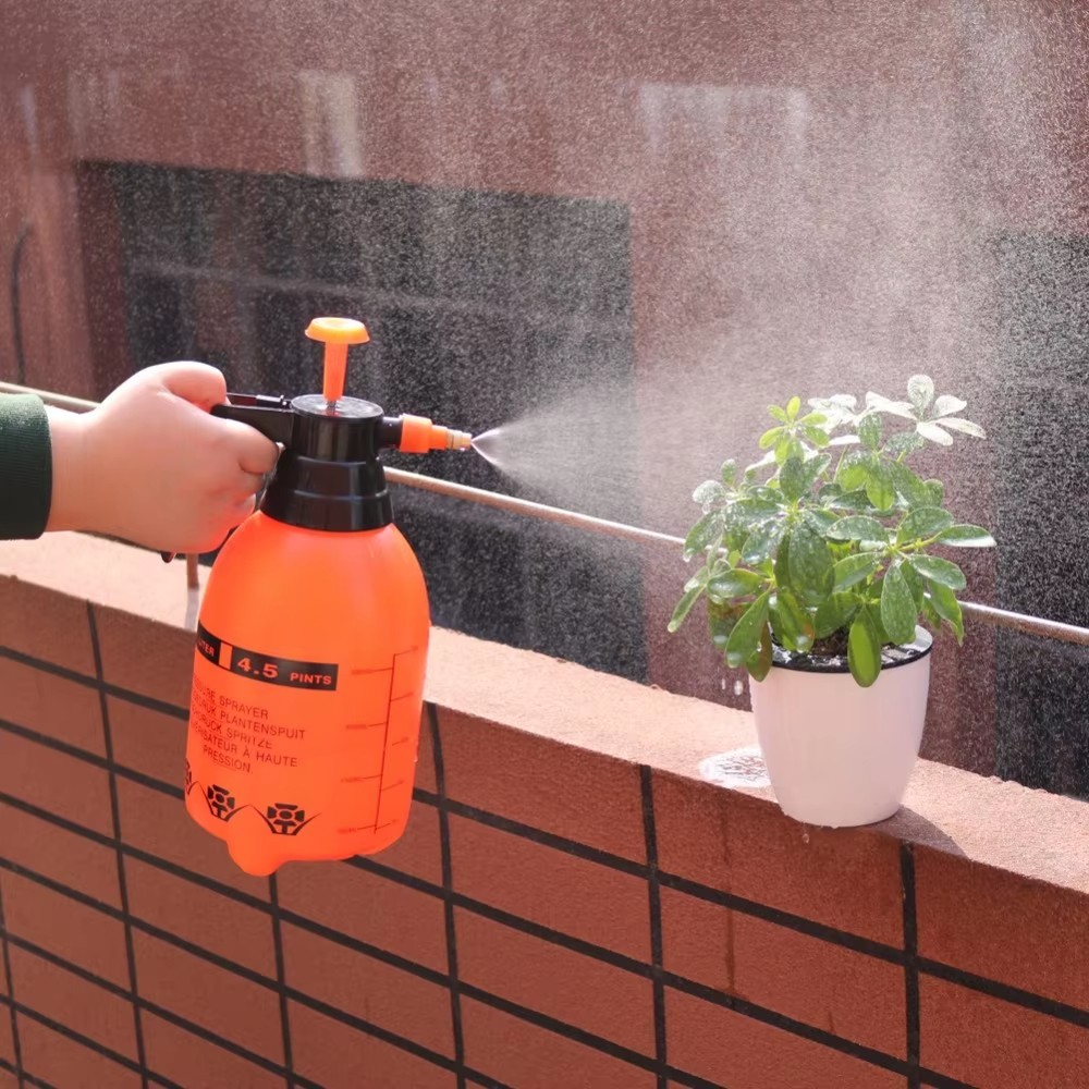 2L Garden Hand Pump Sprayer Portable Pressure Spray Bottle Water Weed Chemicale