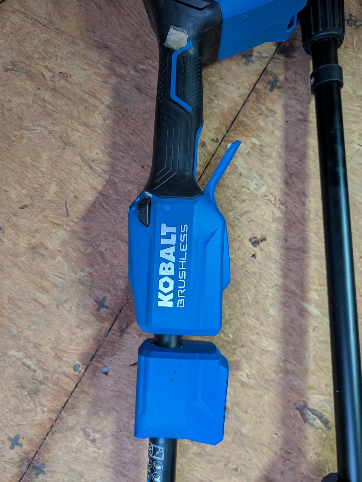 Kobalt 40V MAX Brushless Battery Pole Chainsaw 10 in Bar Blue/Black
