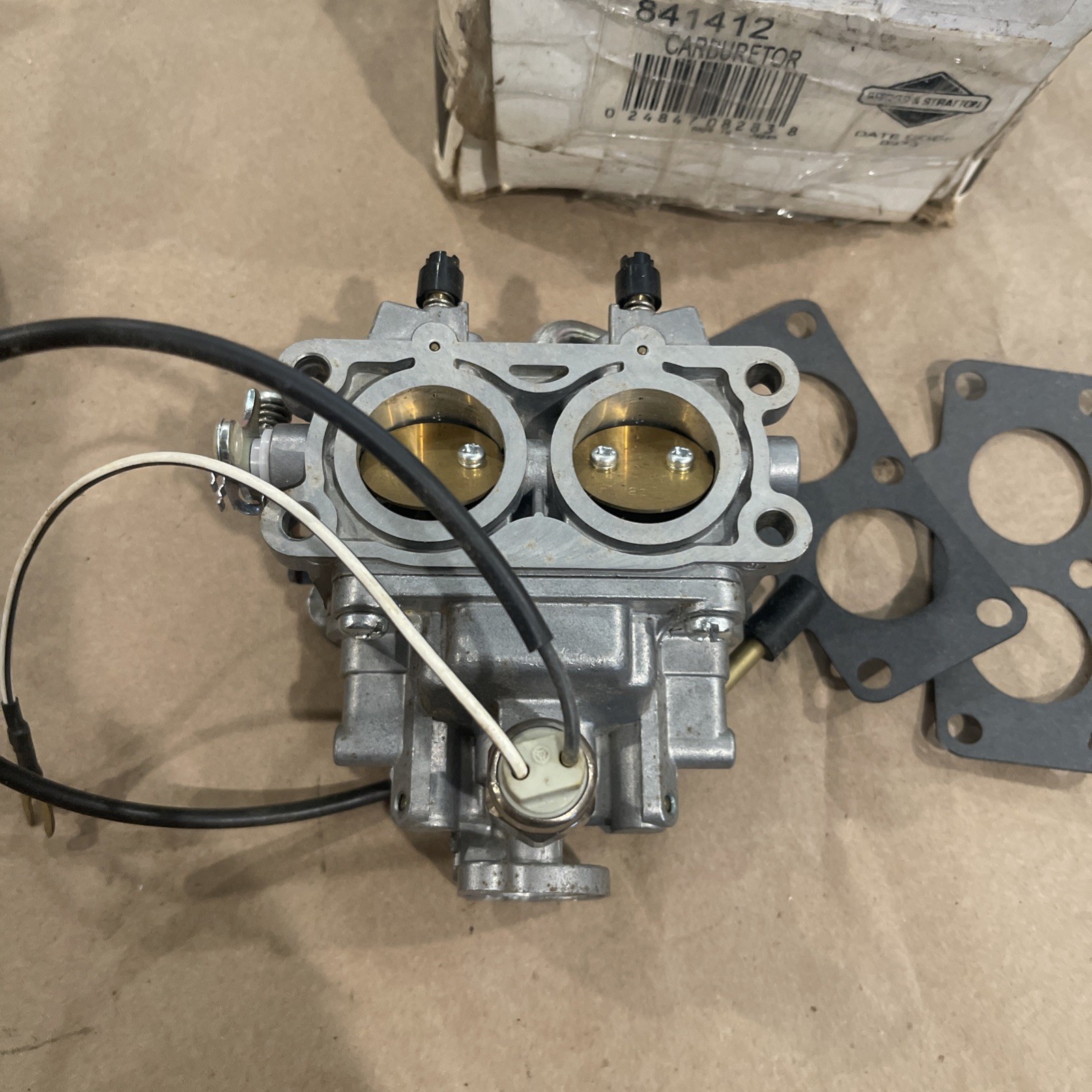 Genuine OEM Briggs & Stratton 841412 Carburetor NEW, Made in Japan NOS