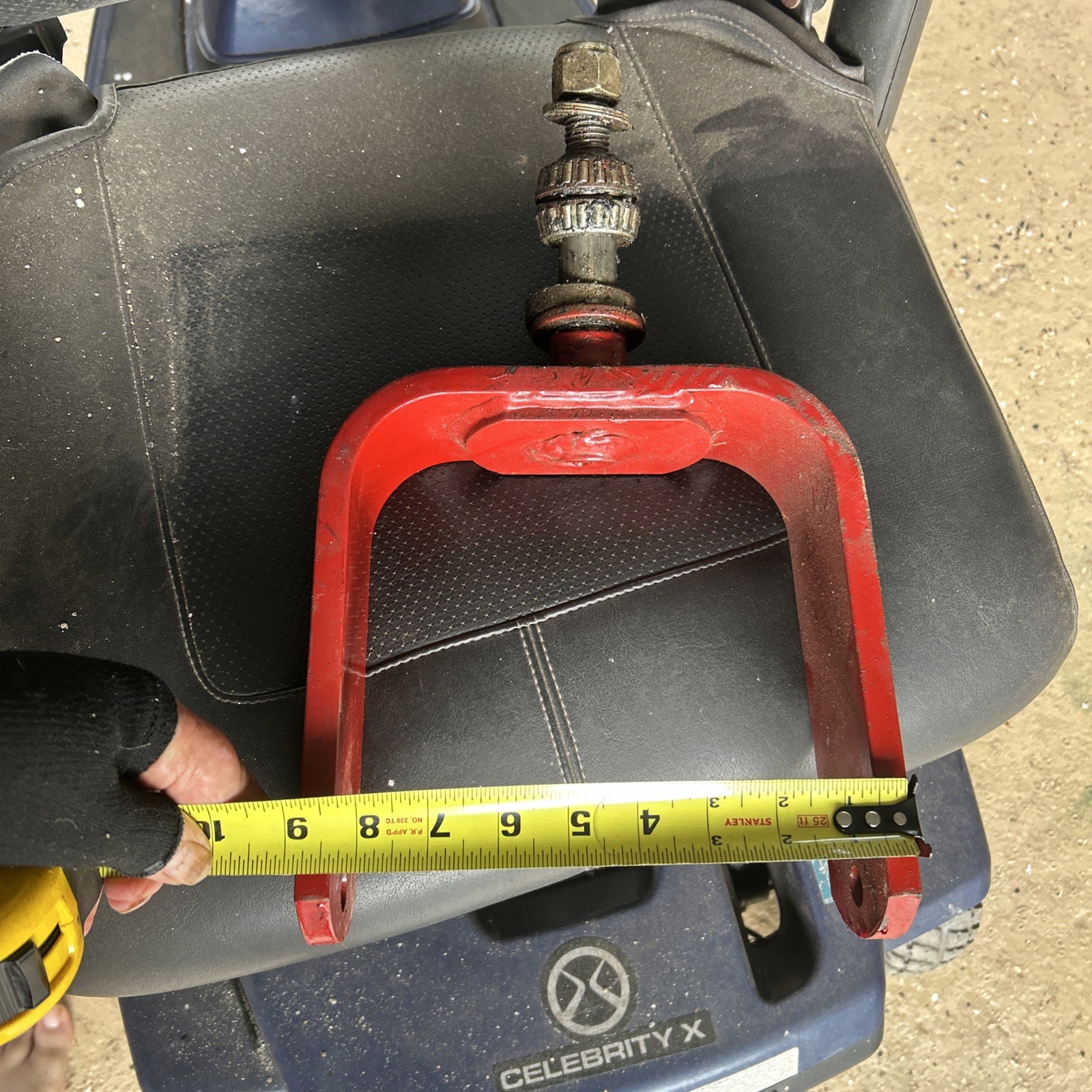 TORO EXMARK FRONT WHEEL YOKE CASTER 104-1474